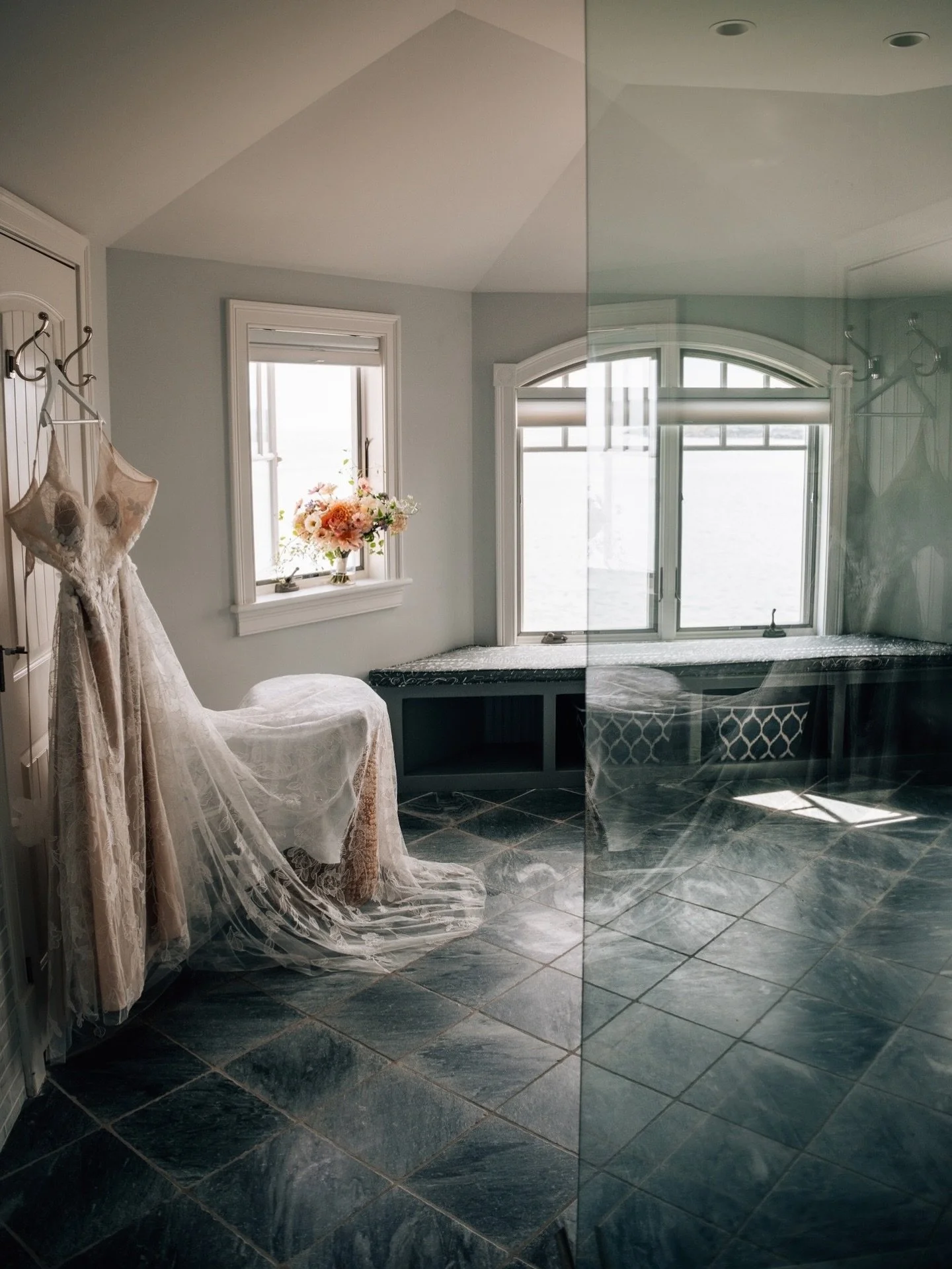 Step into a work of art with our stunning Campbell gown! 🌸✨ Featuring a delicate v-neckline, dreamy A-line skirt, and intricate floral details, this gown is a masterpiece in itself.
.
.
.
.
.

#weddingdress&nbsp;#wedding&nbsp;#bride&nbsp;#weddingpla