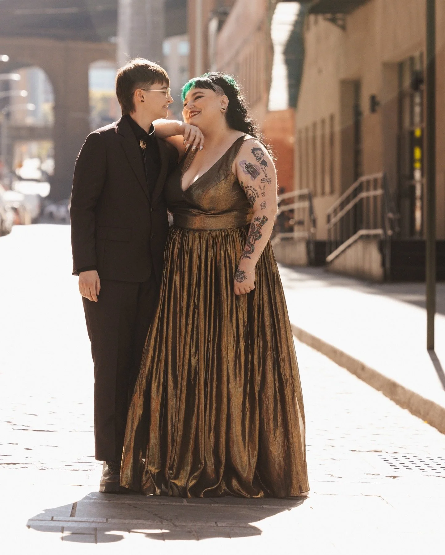 #realloulettebride A B B I E looks fucking PERFECT in her custom #loulettevirgo gown!

Abbie chose to customize fabric so that one side was a light gold silk lam&eacute; and the flip side was a darker gold silk lam&eacute;&hellip;y&rsquo;all COME ON!