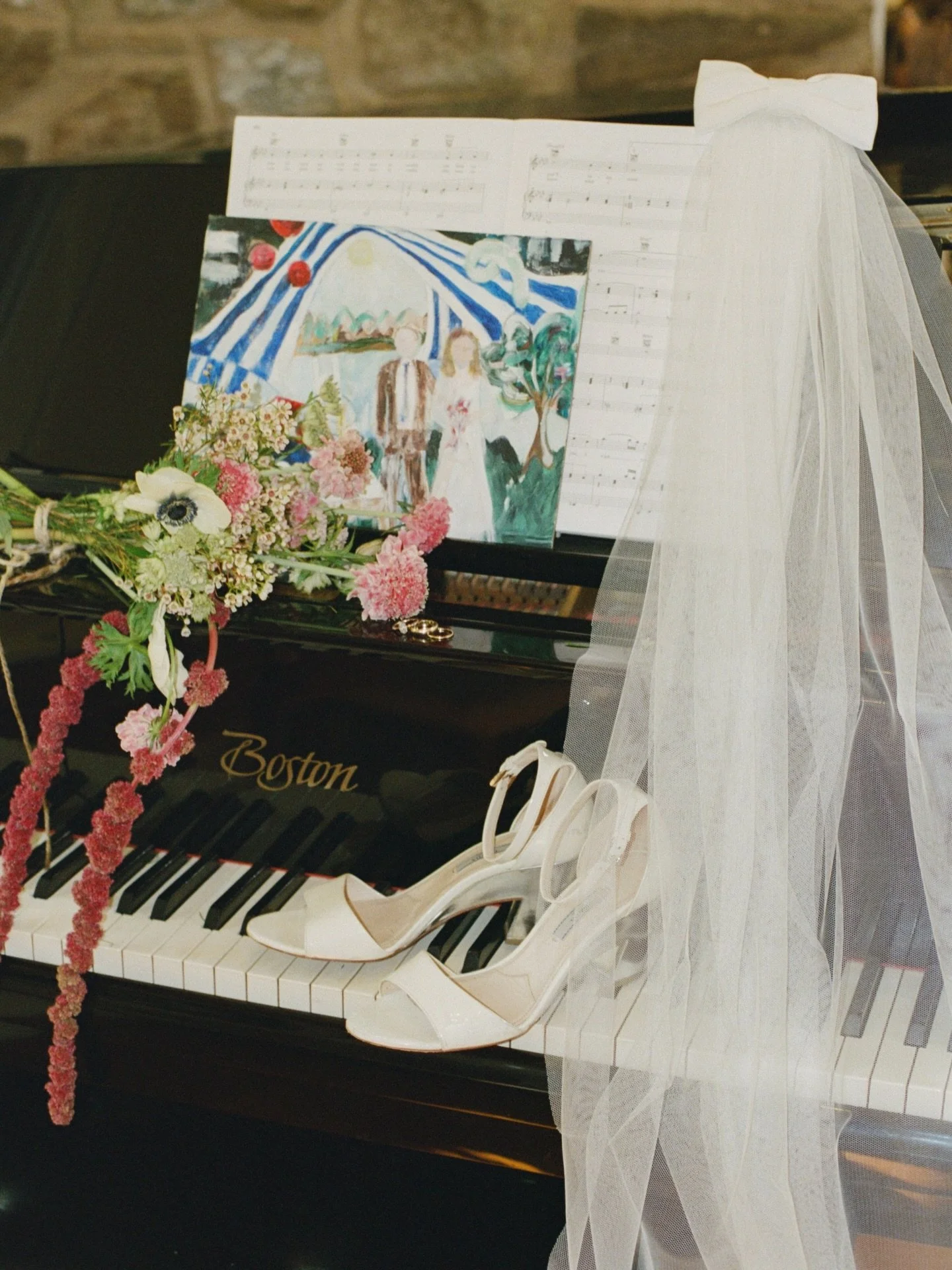 Our Priscilla veil is the perfect accessory for your vintage dream 🤍🦢

✨email us at sales@loulettebride.com to inquire about an accessory appointment✨

📷 @natalieestessphotography