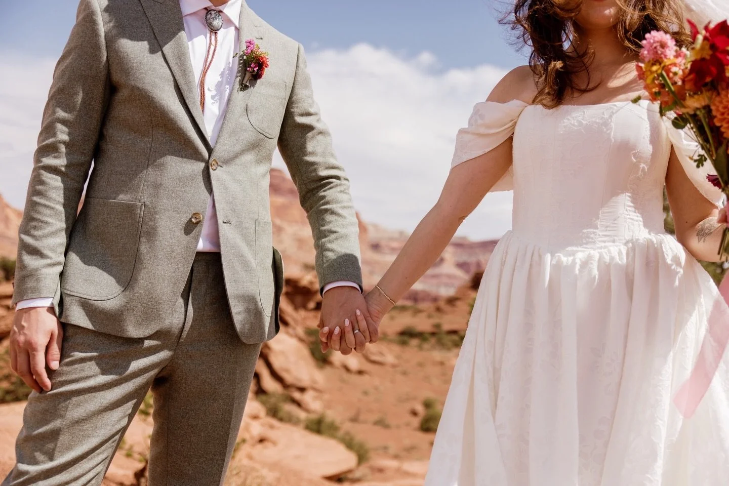 McCall in our Lana gown and a vintage rework veil from her moms gown. A breathtaking view and wedding day 🌄💕 #realloulettebride 
.
.
.
.
.

weddingdress&nbsp;wedding&nbsp;bride&nbsp;weddingplanning&nbsp;yestothedress&nbsp;bridal&nbsp;coolbride&nbsp