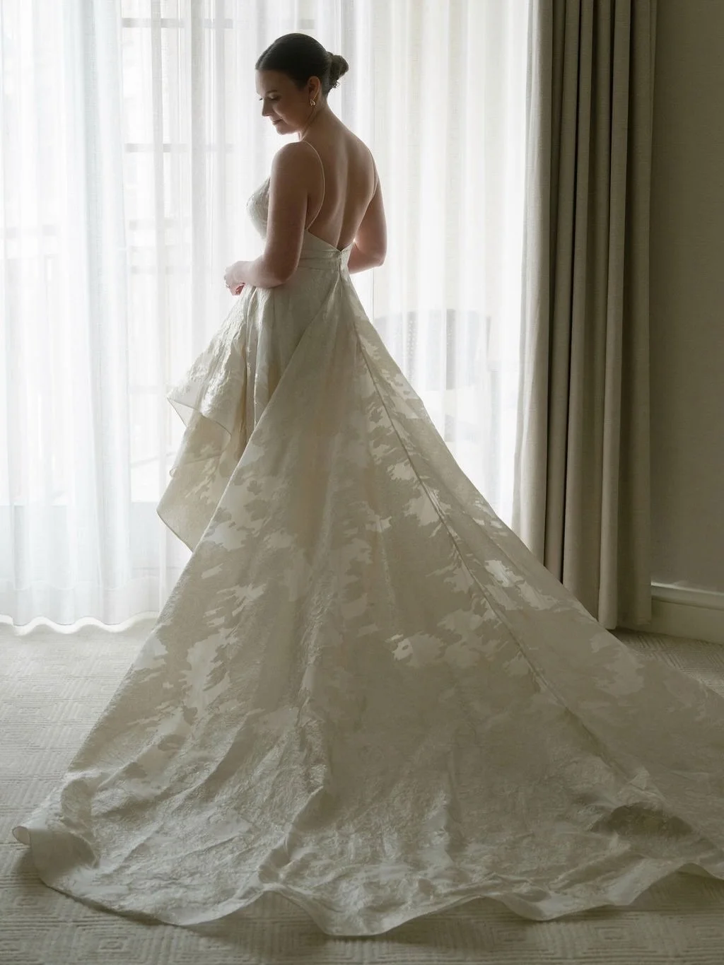 K E L S E Y | #realloulettebride wears one of our favorites, the Lizzie Gown ✨🤍 With bold metallics and sweet ruffles, it was perfect for Kelsey&rsquo;s winter wedding! 
.
.
.
.

weddingdress&nbsp;wedding&nbsp;bride&nbsp;weddingplanning&nbsp;yestoth