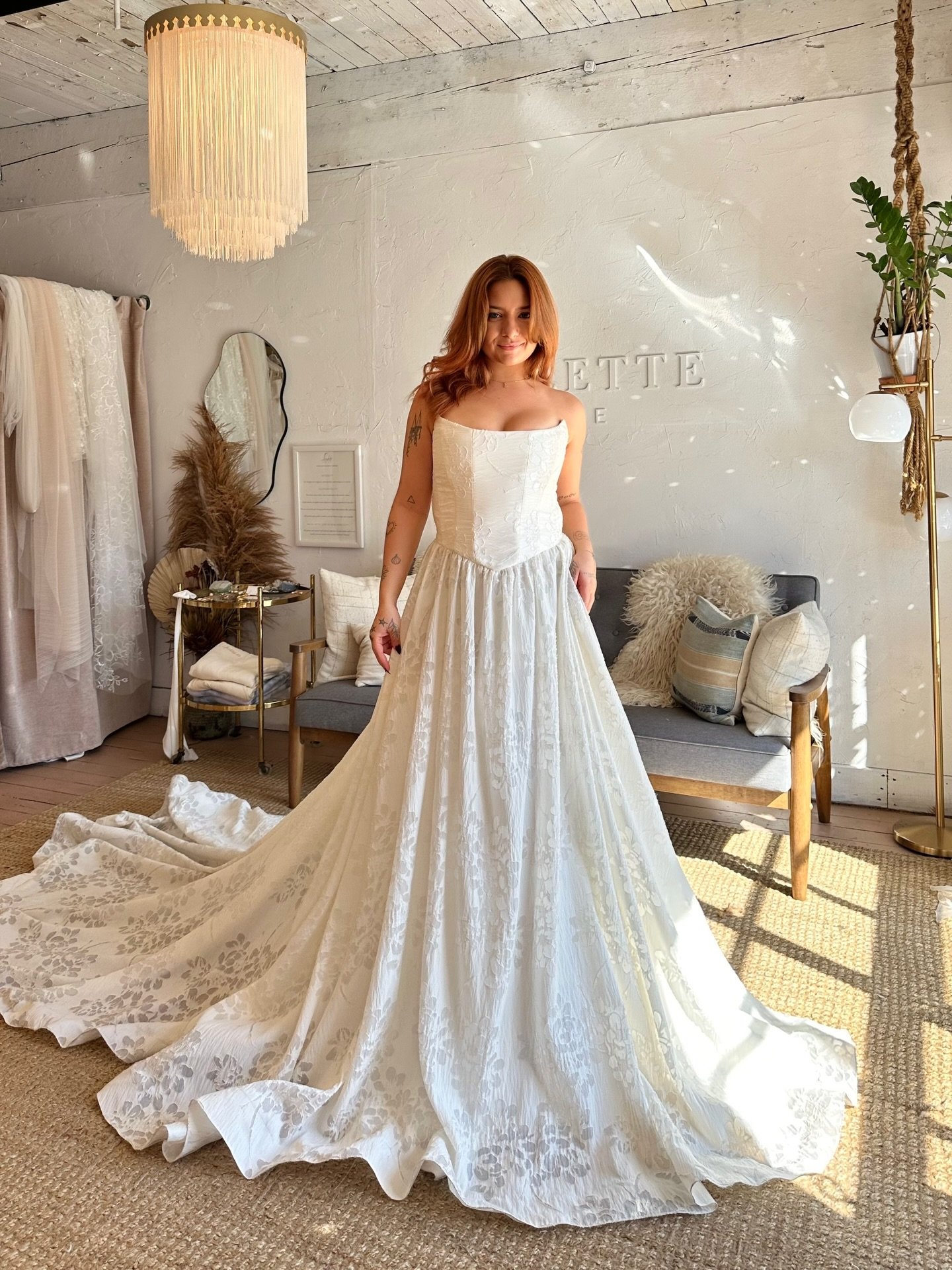 ✨LANA✨ If your wedding vibe is romance novel cover meets Brooklyn rave, Lana might be the girl for you. With a super structured corset bodice, basque waist, and full gathered skirt, Lana is designed to highlight that gorgeous waist and bust line. Her