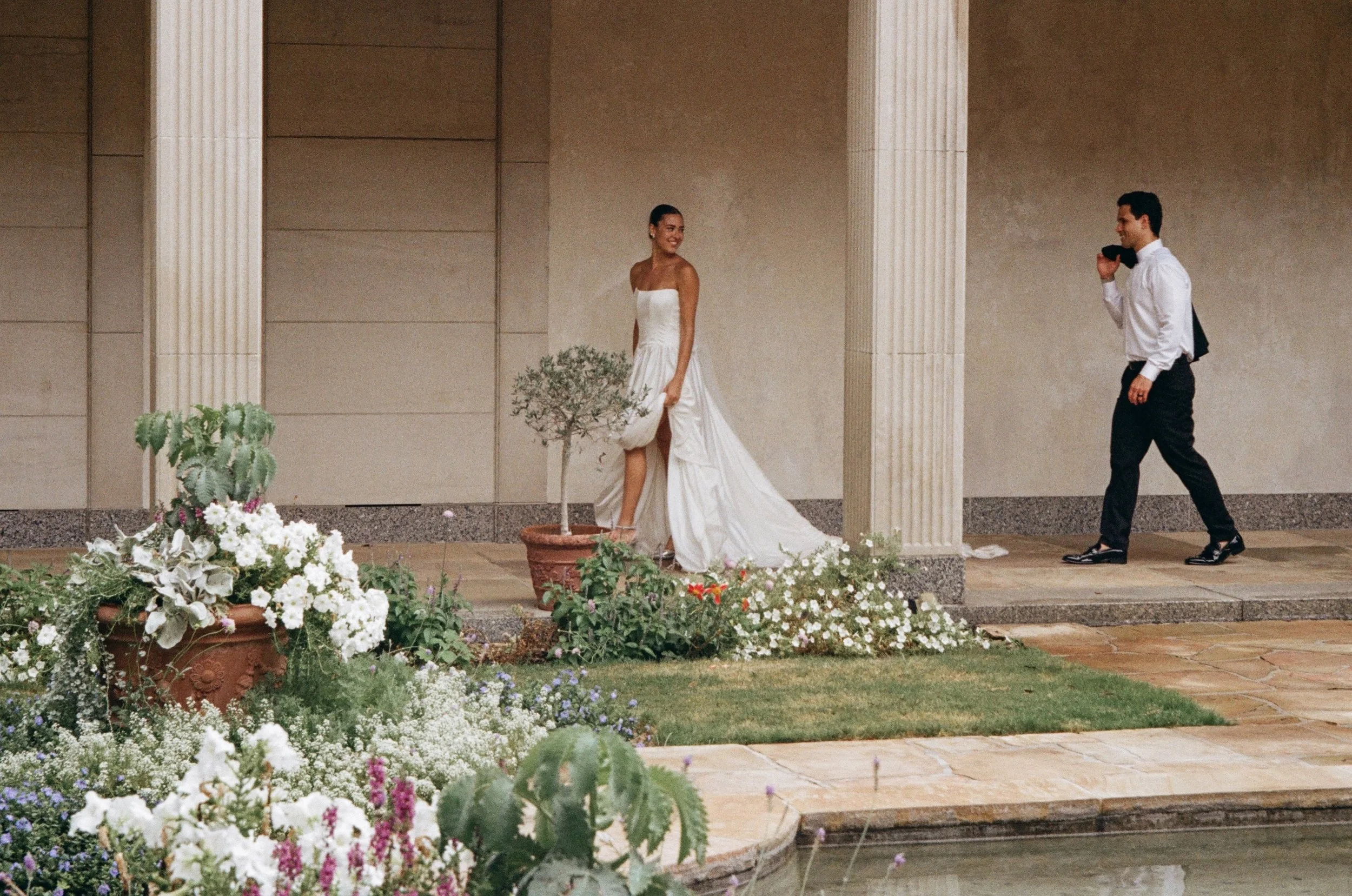 Lana in silk charmeuse gives you classic and dreamy💭✨ You&rsquo;ll immediately fall in love with her 😉🤍

Vendors:
@beinbridalstudio 
@evergoldphotography 
@cummermuseum 
. . . . .
nycbridalboutique customweddinggowns brooklynbridal weddinggownsnyc
