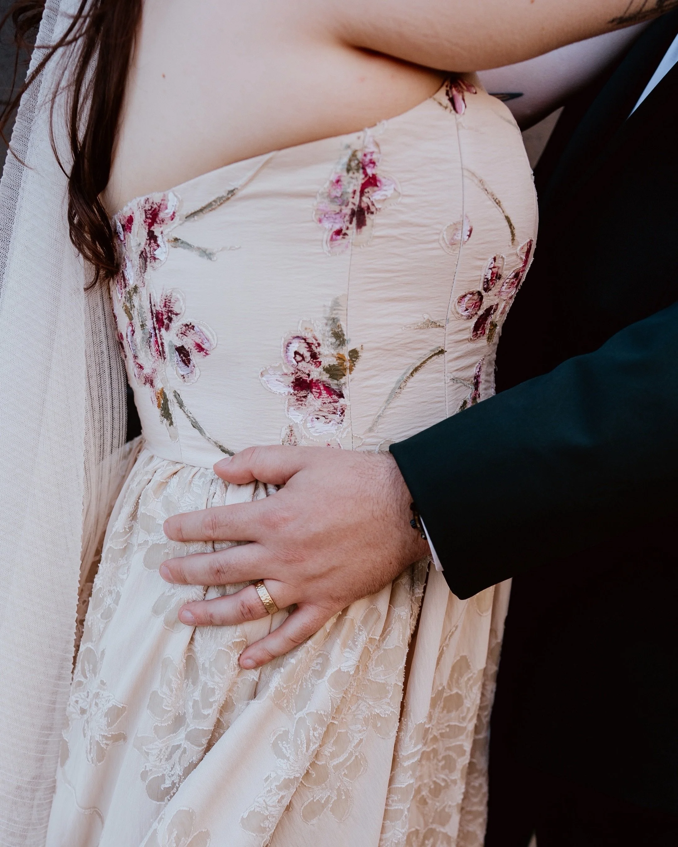 M A G G I E | #realloulettebride Maggie in her custom painted Julia gown and we truly could not be more obsessed 🖤✨

The painted florals, the dramatic train, the velvet choker moment. Every detail feels effortlessly cool while still somehow being in
