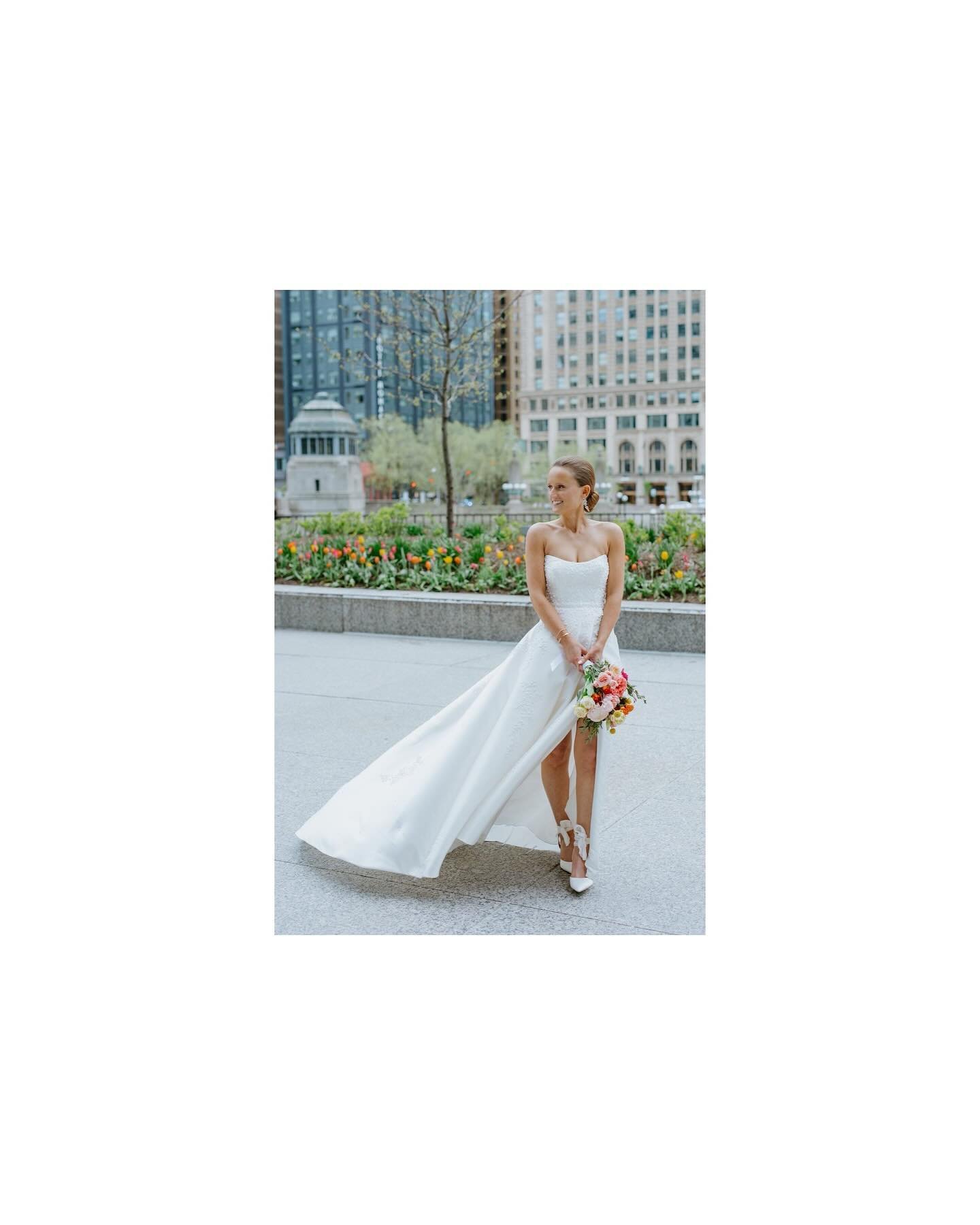 A moment for our bride ✨  a moment for spring 🌷 a moment for the gals 💖💖💖

Venue: @langhamchicago 
Planner &amp; Florals: @debililly 
Makeup: @bridalbyaga 
Hair: @hairbyjuanjose 
Styling: @arianaandersonstylist 
Dessert: @eatpistorescakes
Music: 