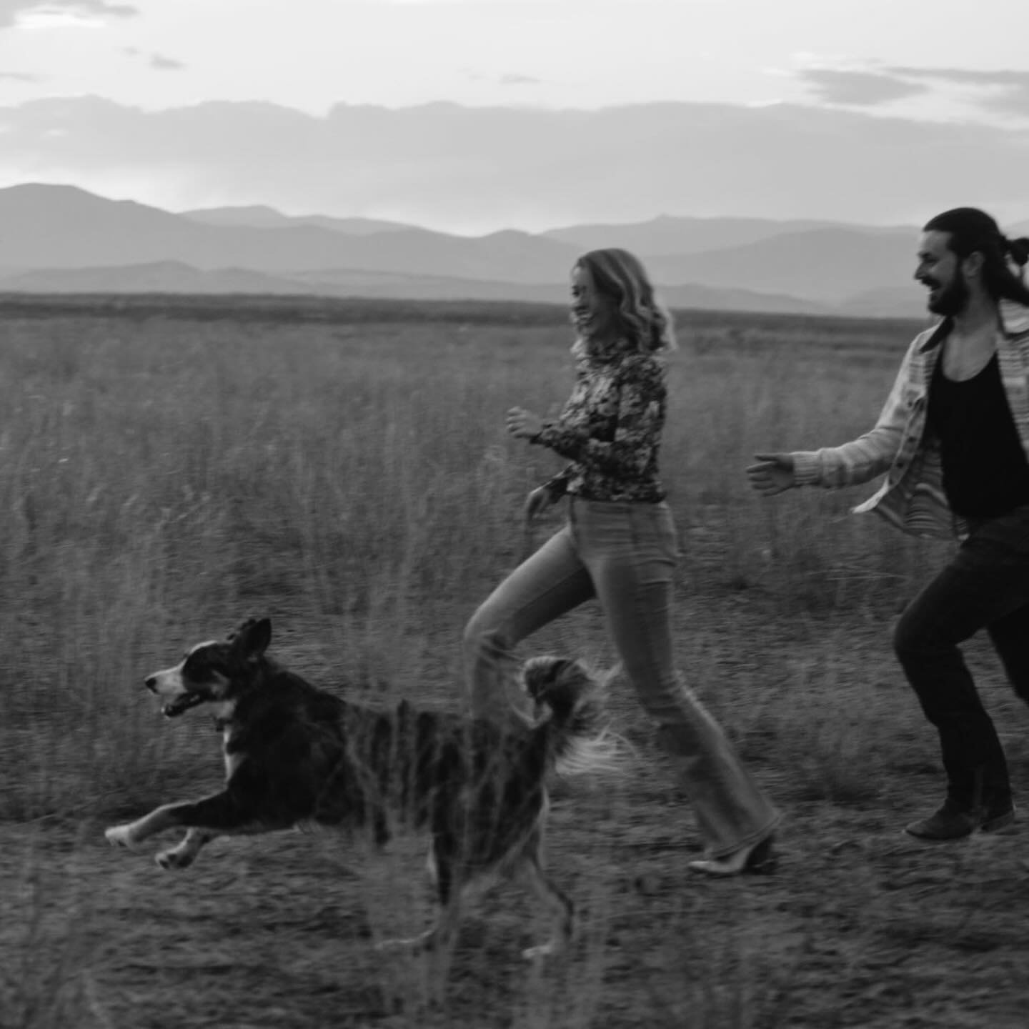sharing these cuteeee photos of Emma AJ and Yampa as a cute little reminder that I offer mini sessions in Berthoud YEAR round 🫶🤠 &mdash;- and bring all the dogs !!!!!!

had the best time with these three and the sunset showed off for us no doubt &m