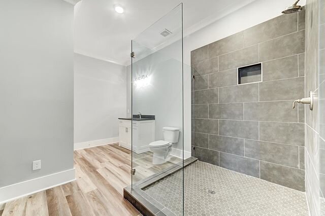 Don&rsquo;t be afraid of dark tile! We love the bold statement it makes as it contrasts beautifully with the bright walls and flooring.

#carpet #jcscarpetco #flooring #carpetcompany #floorcoverings #flooringideas #flooringcompany #bathroomdesign #sh