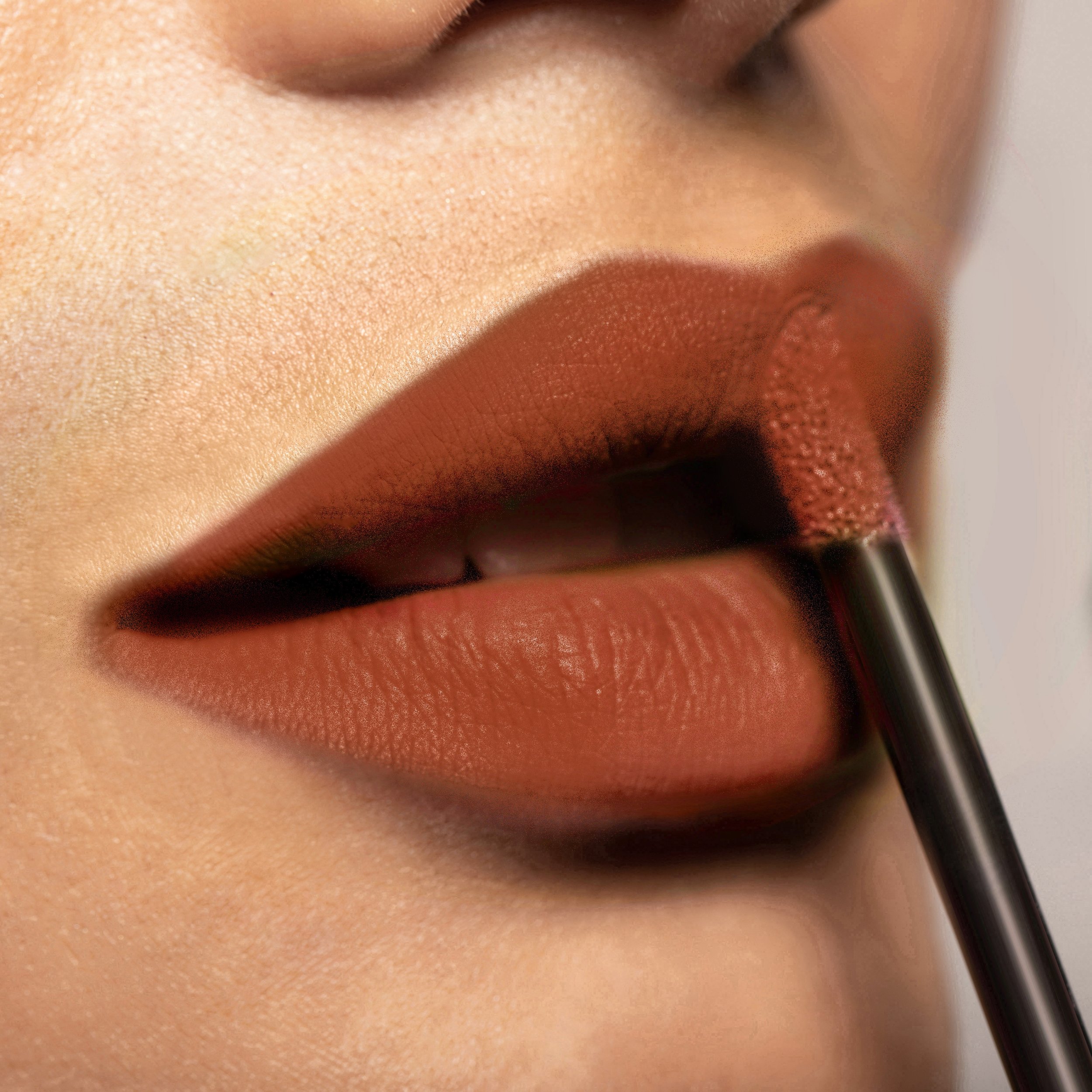 looks-hydramatte-chocolatebar-medium-application.jpg