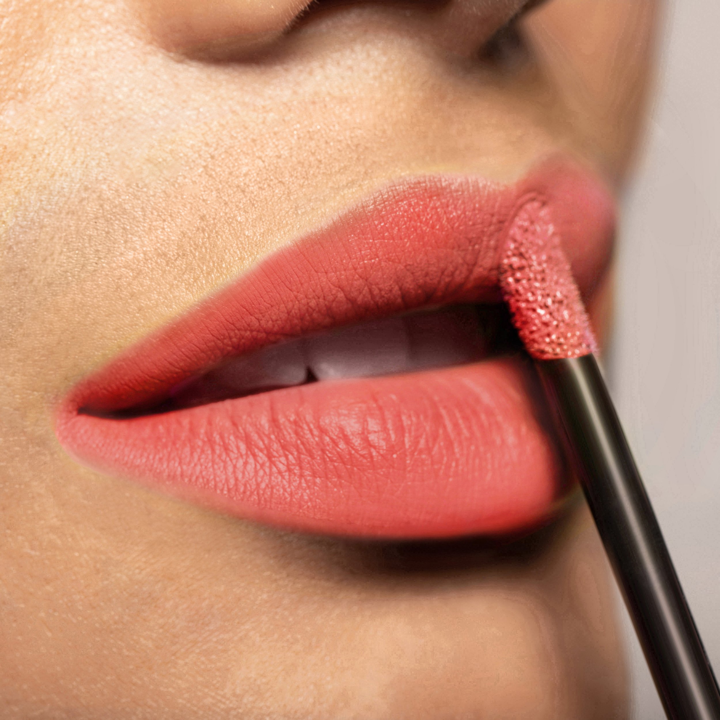 looks-hydramatte-candycoral-medium-application.jpg