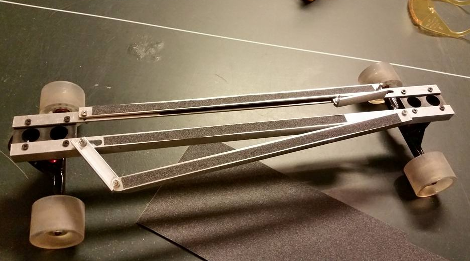 Minimalistic collapsible skateboard