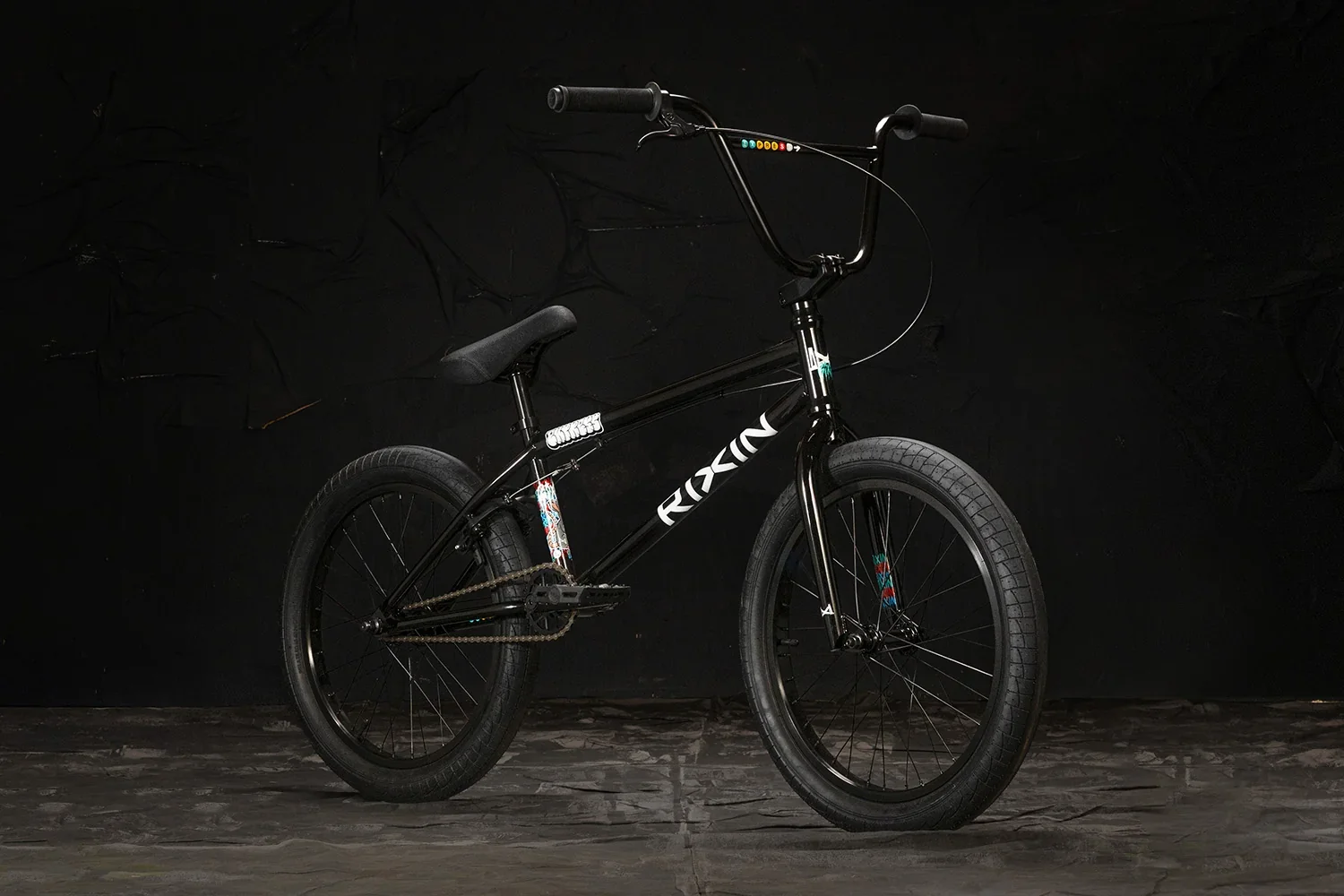 RIXIN-EXPRESS-BLACK-3Q-1500.webp