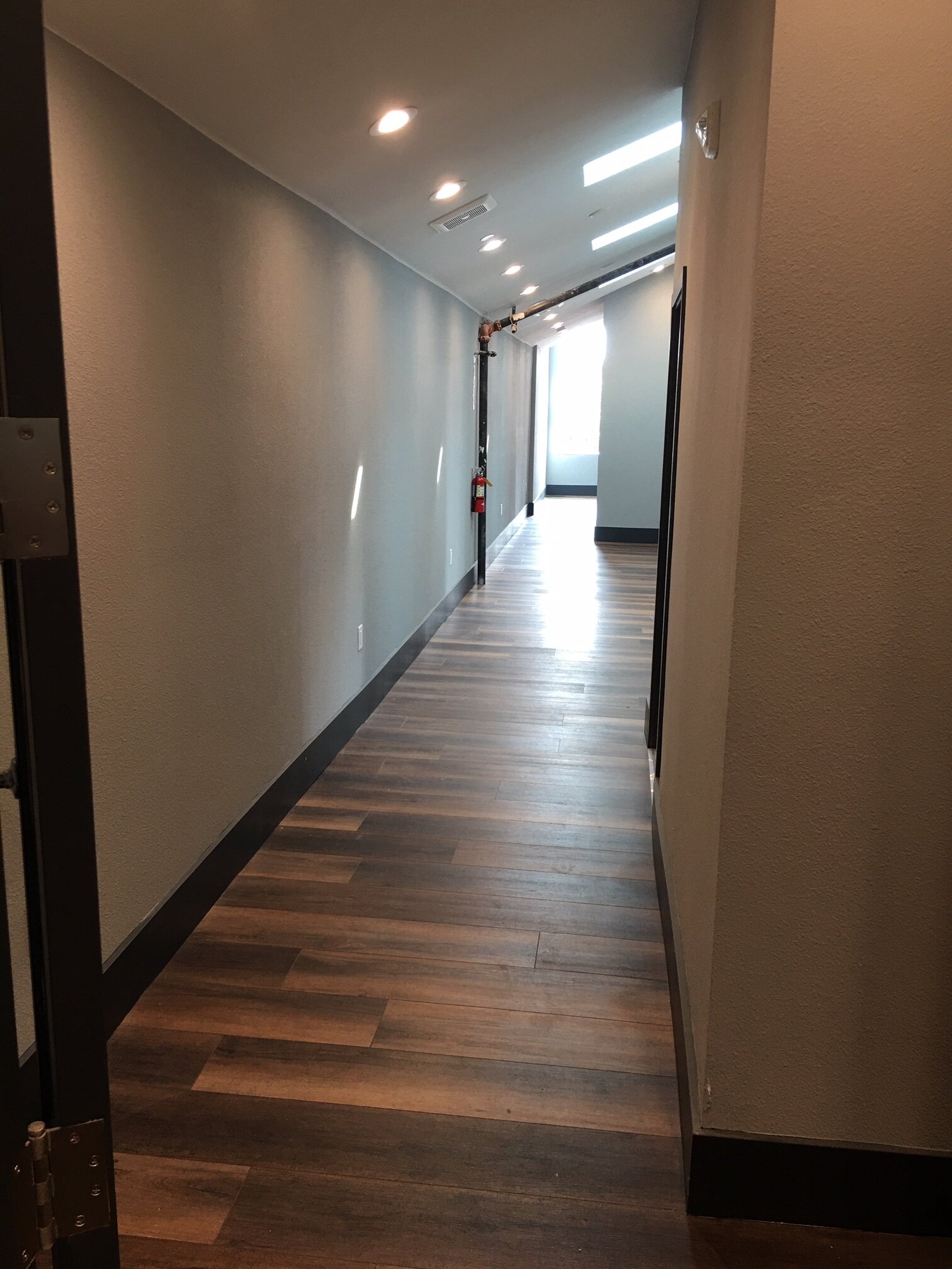 Hallway to rooms.JPG