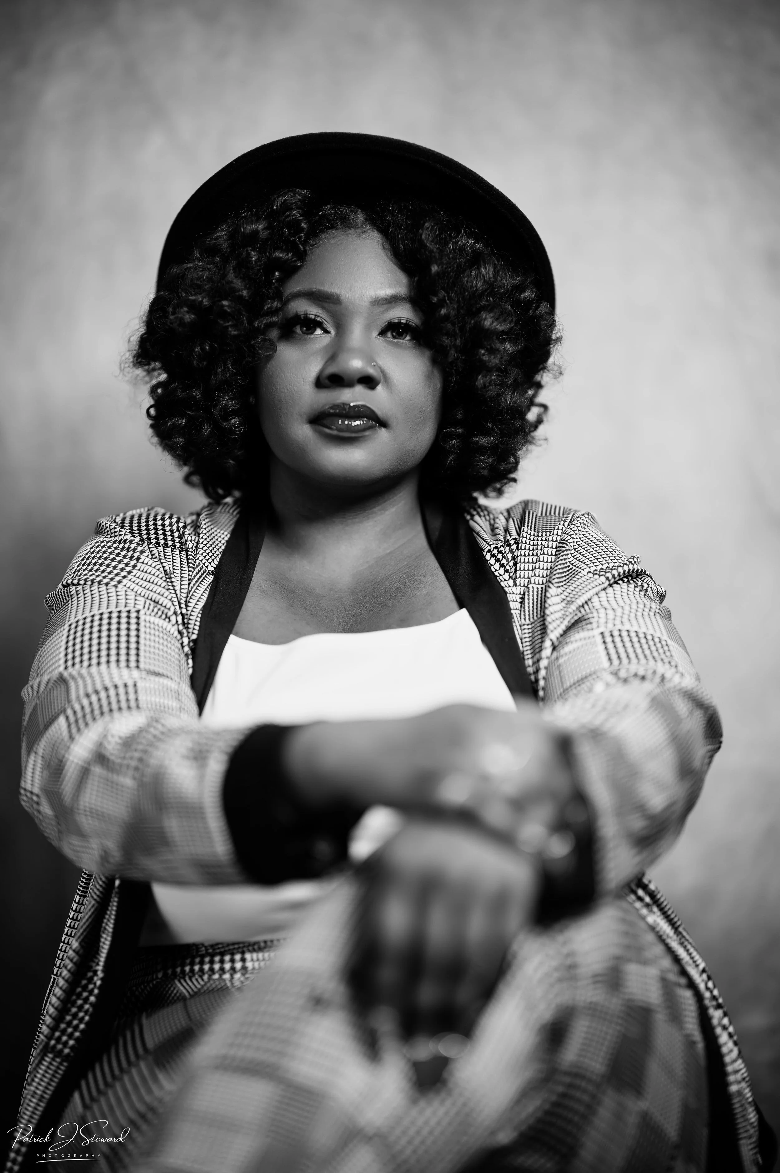 Jasmine Curvy J0122B&W.jpeg