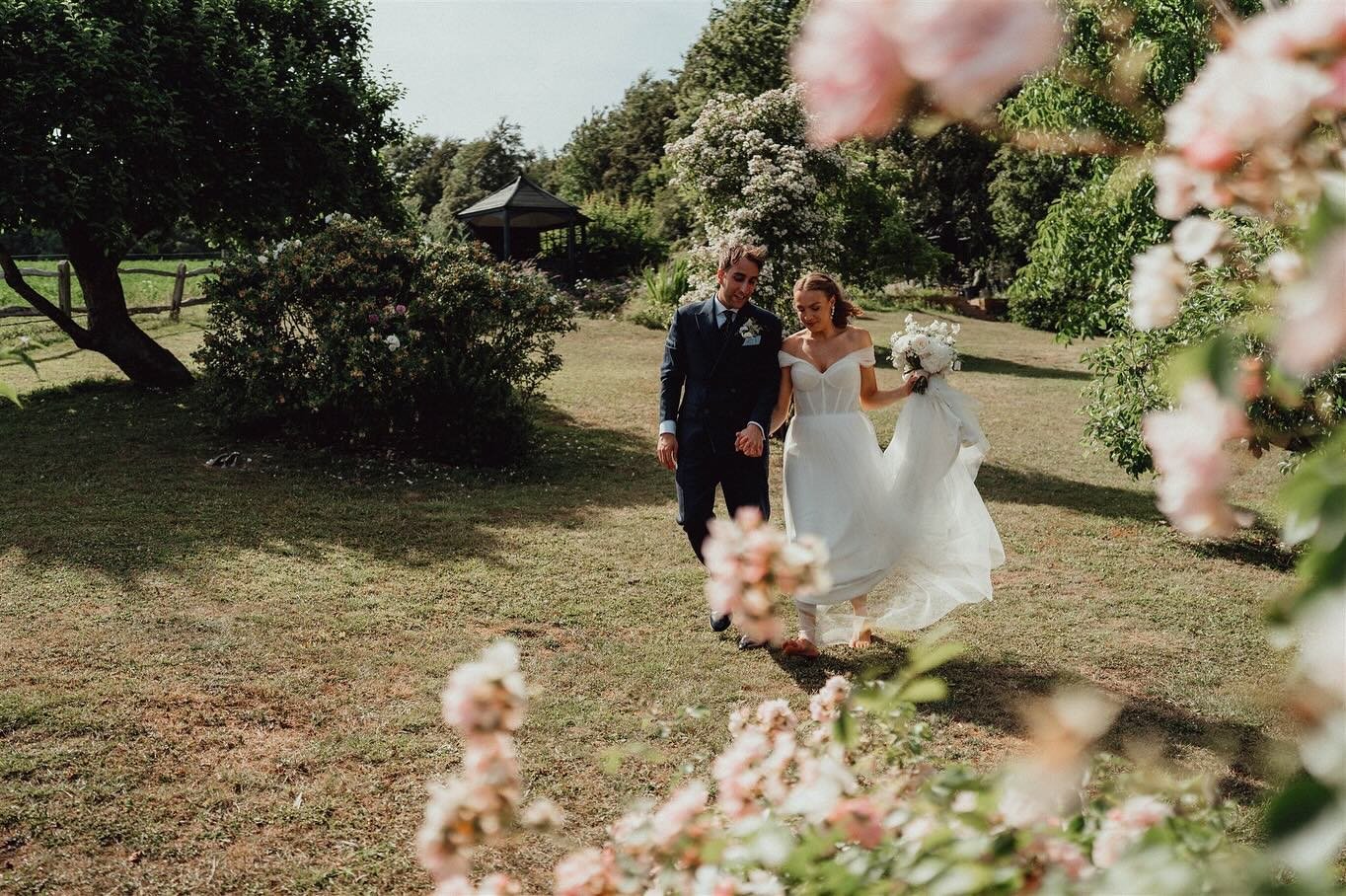 Are you even a wedding photographer if you don&rsquo;t try and frame a couple in nature 🫢🌸