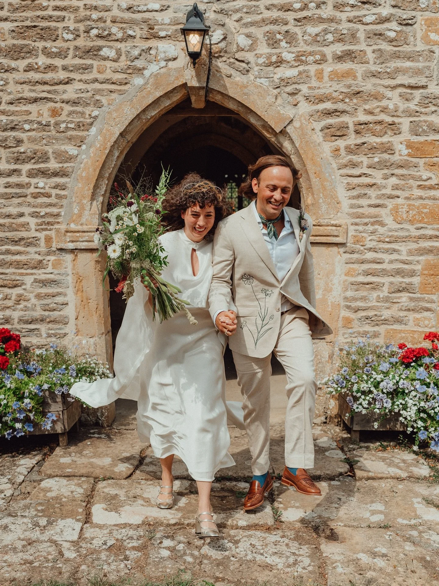 A mix of film and digital from one of our favourites this year, an incredible garden wedding in Dorset 🦋
Photography: @emilystevephoto 
Suit embroidery: @roushembroidery 
Hair & makeup: @alicehowlettmakeup 
Catering & Cake: @samskitcheneven