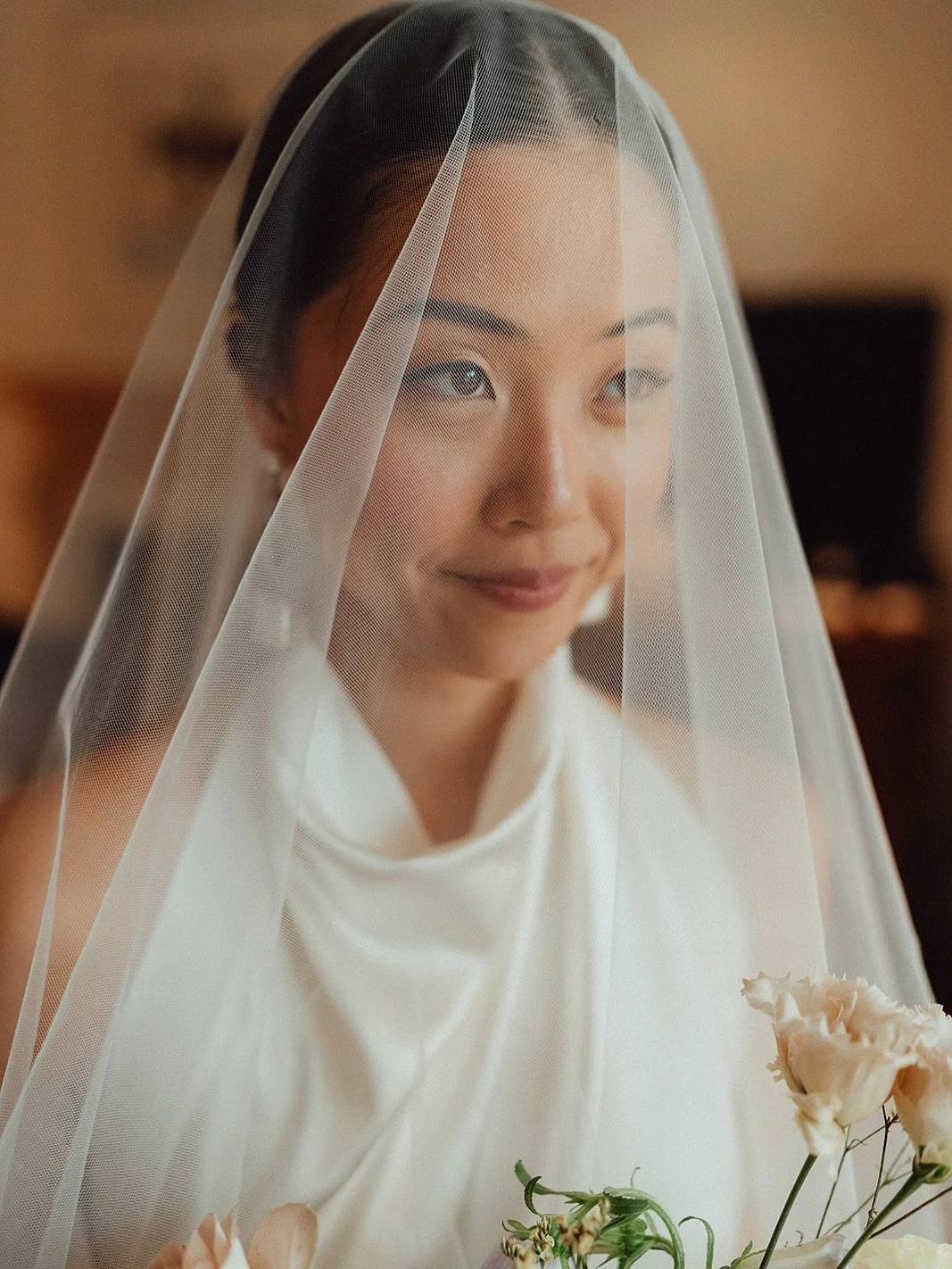 @kinhousewiltshire has the best getting ready room (and the best bath) 🤍

Photography &amp; video: @emilystevephoto
Venue: @kinhousewiltshire 
Hair &amp; makeup: @roseforresthairandmakeupartist 
Dress: @daniellefrankelstudio 
Flowers: @lunainthewild
