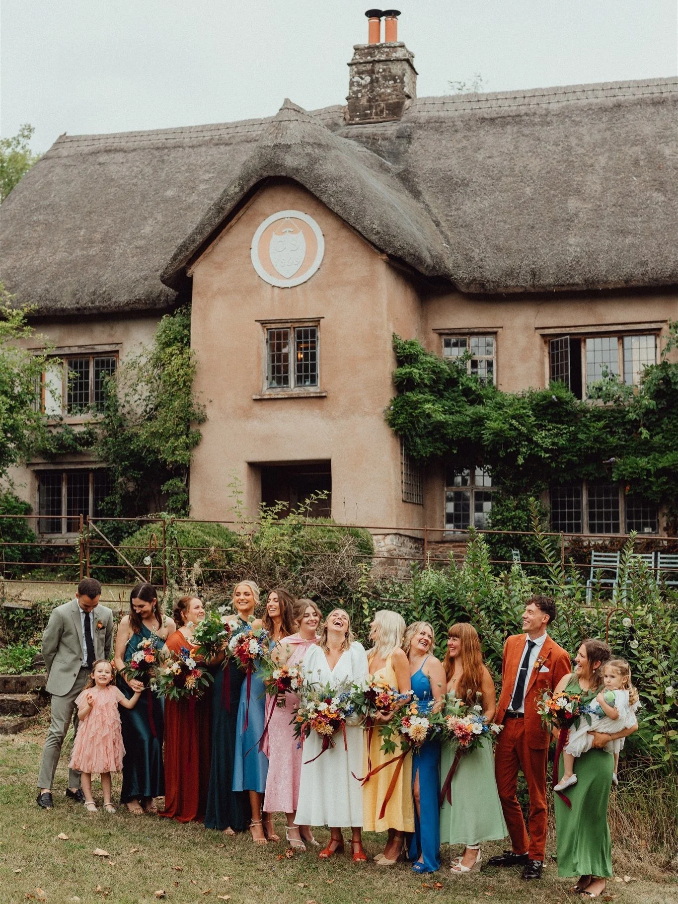 Super fun and relaxed wedding at @haynedevon 🌿 

Photography: Mi from @emilystevephoto 
Venue: @haynedevon 
Hair &amp; makeup: @harmonyevansartistry_ 
Florist: @haynedevon 
Cake: @patisserievalerie