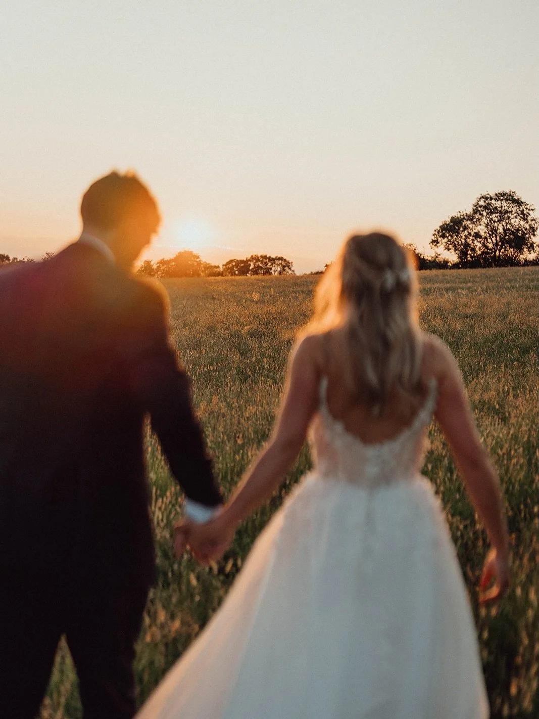 Summer wedding days at @crockwellweddings 🌞 so excited for this year

Photography: @emilystevephoto 
Venue: @crockwellweddings 
Hair: @lucylocks_northampton 
Makeup: @sophieduffymakeup 
Florist: @hibiscusfloral 
Dress: @carolinecastigliano 
Suit: @r