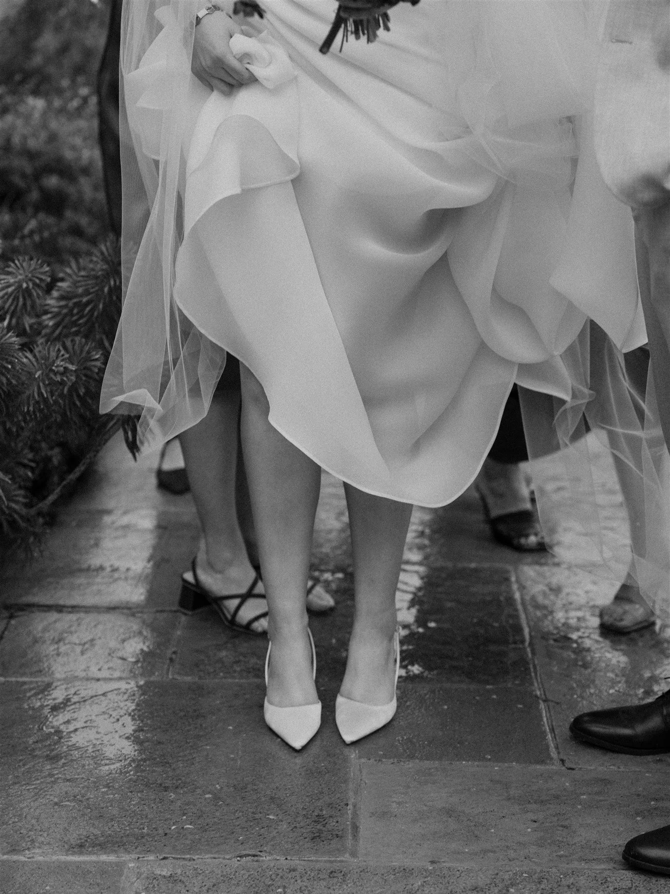 Autumnal wedding at @caswellhouse on 35mm film and digital 🍂

Photography: @emilystevephoto
Venue: @caswellhouse 
Makeup: @jessicashorthairmakeup 
Flowers: @thefwordflower 
Dress: @saintbridal 
Grooms jacket: @oliverbrownlondon 
Room draping: @oakwo