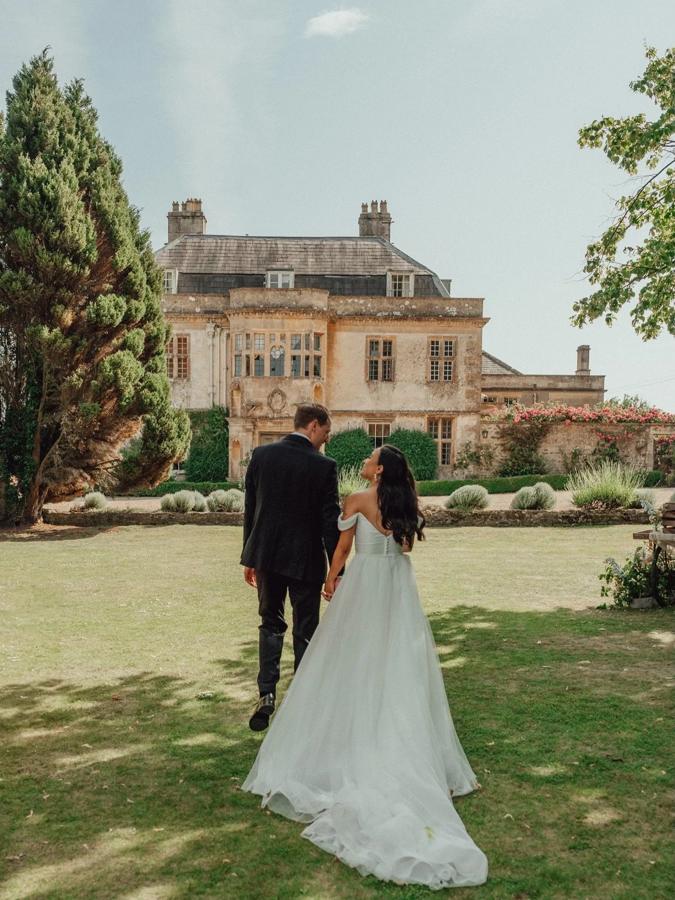 More weddings at the wonderful @hamswellhouse please ❤️

Photography &amp; video: @emilystevephoto 
Venue: @hamswellhouse 
Flowers: @flowersbypassion 
Dress: @kyhabride 
Planner: @lucyannevents 
Catering: @epiccaterersuk 
String duo: @serenitystringd