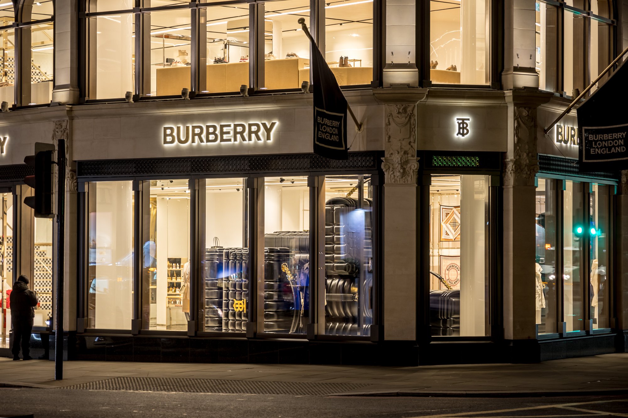 BurberrySS_LolaDisplay-2000px-282A7785.jpg