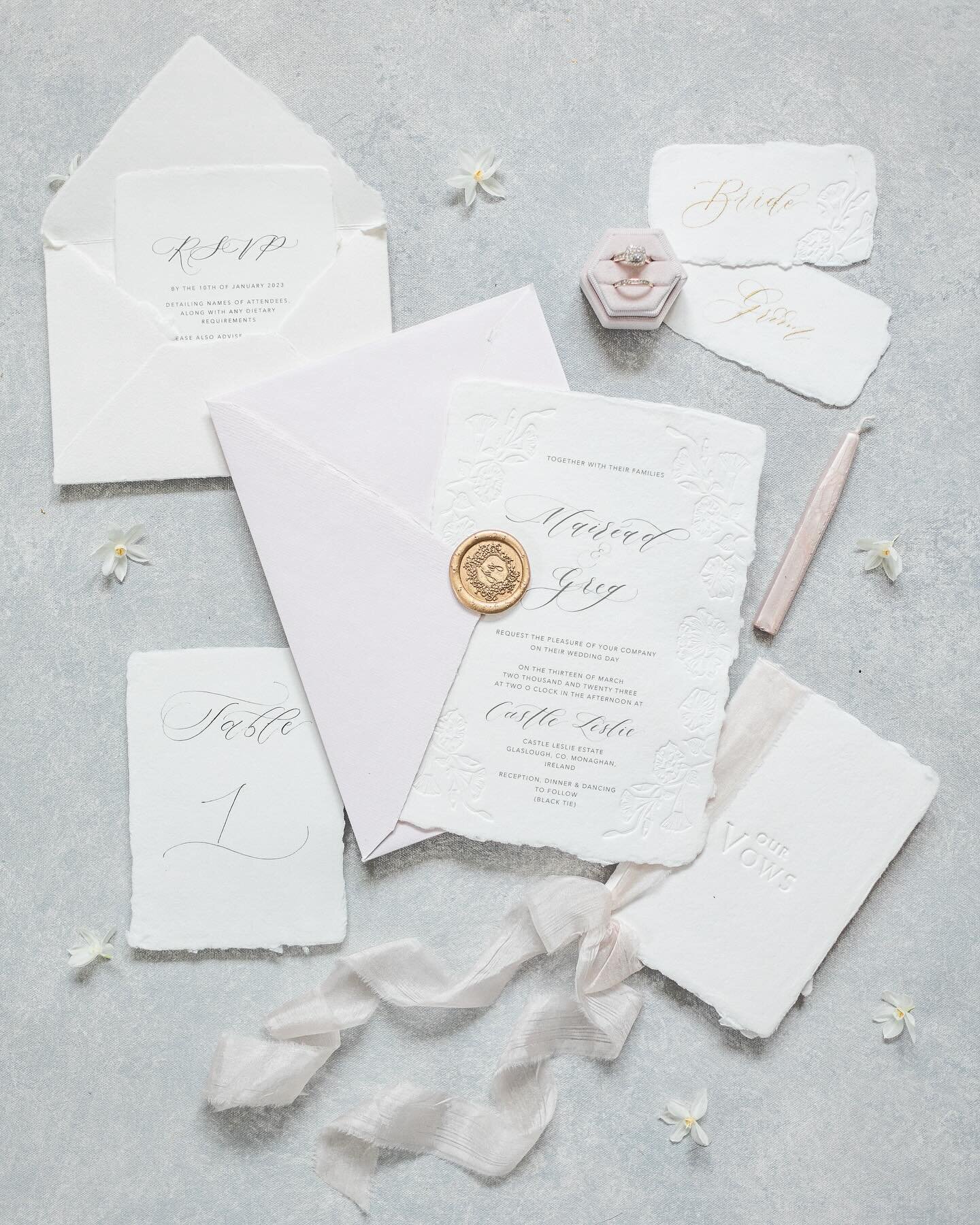Starry little paper white flowers giving this beautiful flatlay a magical feel ✨

Stunning stationery by @calligraphybylaura and flatlay styling by @wonderandmagicie 🕊

Photography: @wonderandmagicie
Stationery: @calligraphybylaura
Florals: @fleurwe