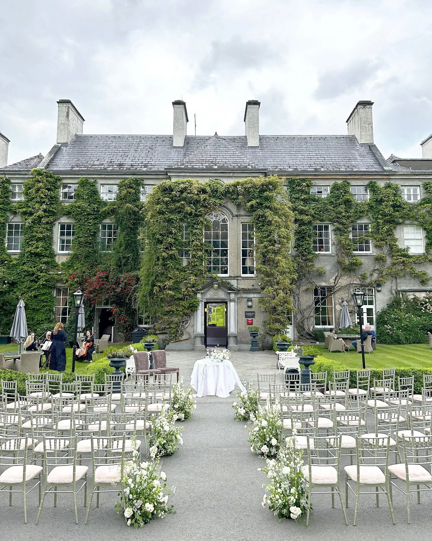 The Manor House at Mount Juliet is the most perfect backdrop for an outdoor ceremony ✨