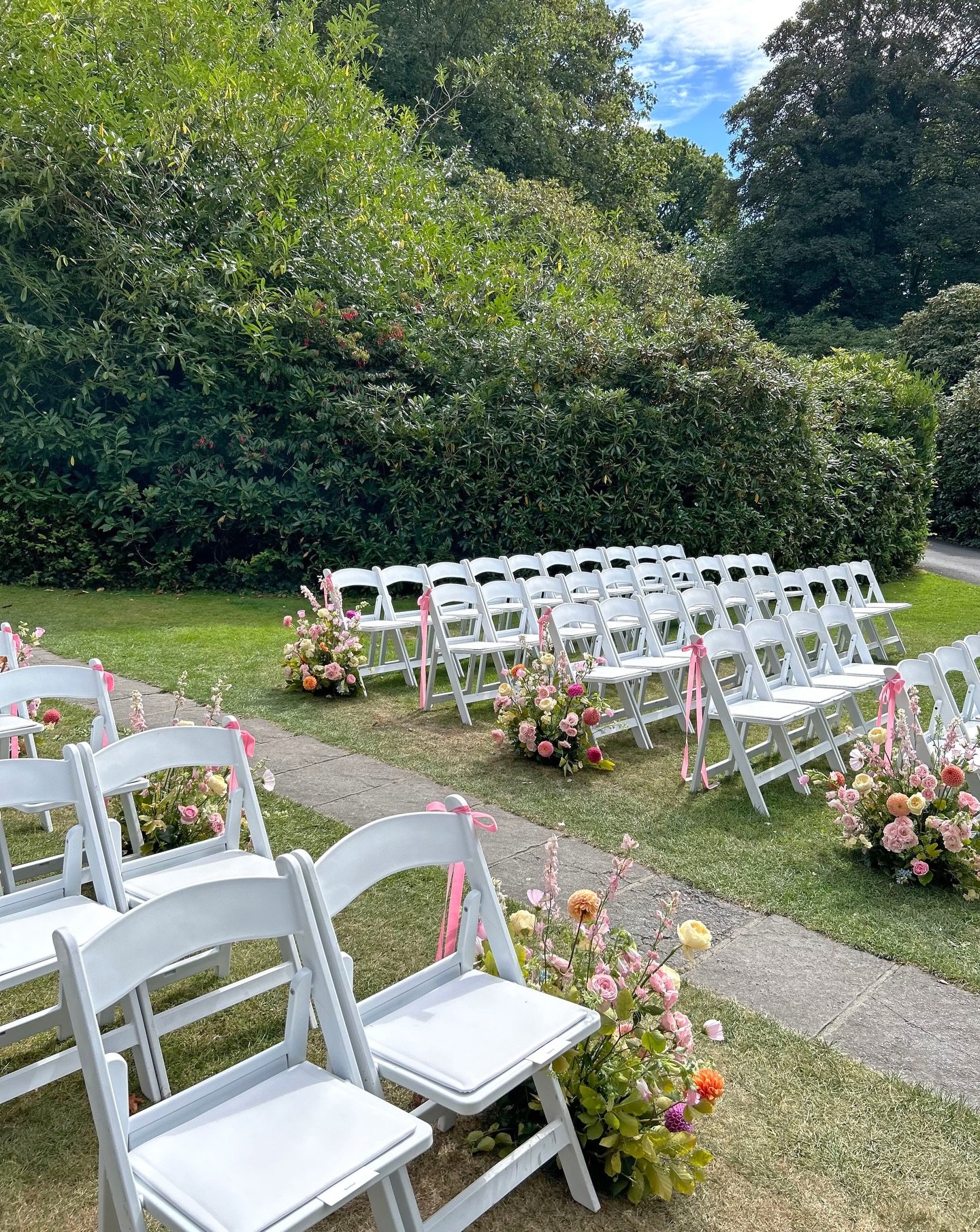 Remembering this perfect Summers day at @waterfordcastle for G &amp; J ✨

Thank you to @dublin_city_flower_farm_ and @tarahill_flowers for the beautiful Irish grown flowers ✨