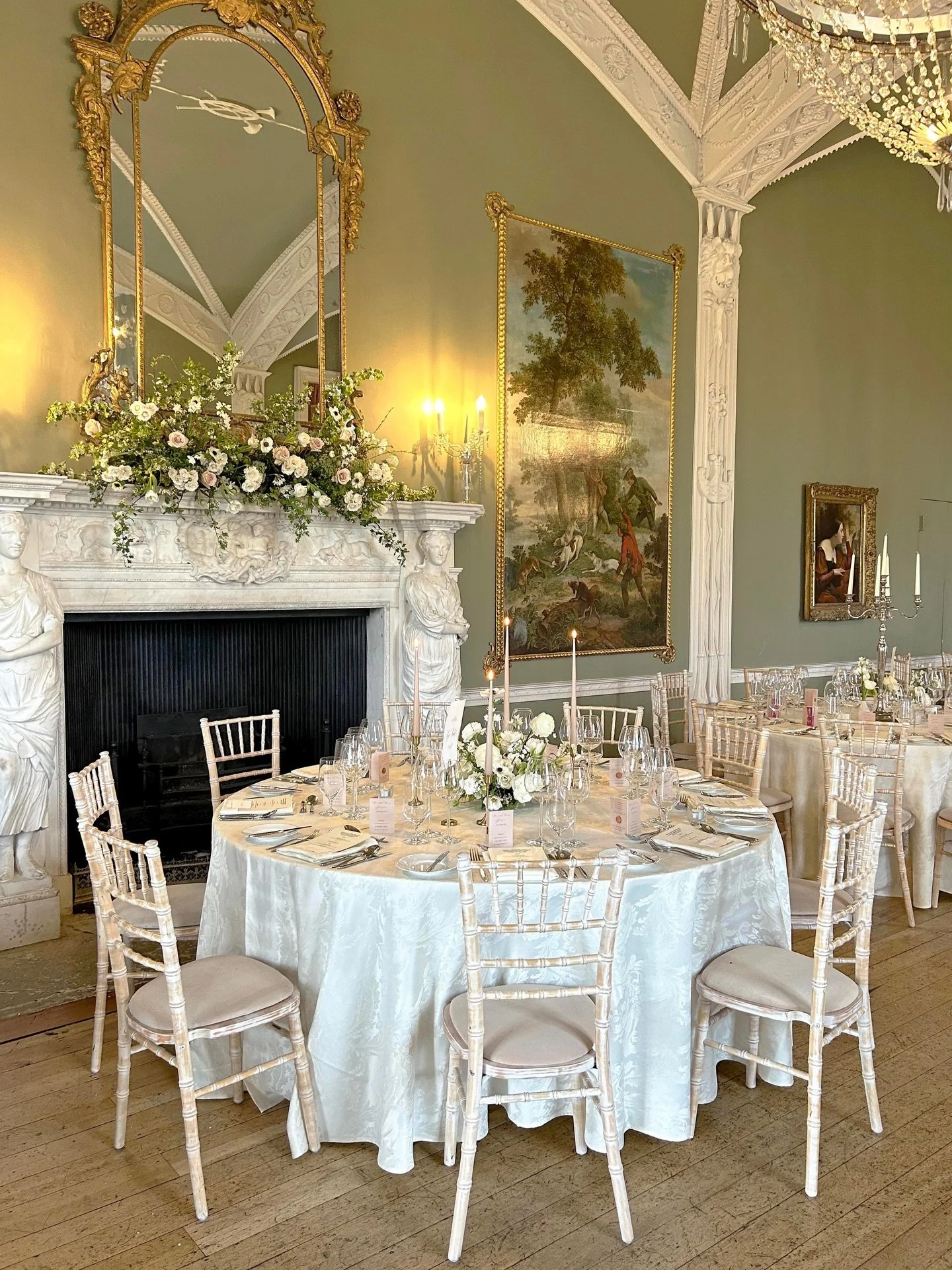 Hello April 🕊️

At the stunning Luttrellstown Castle for T&amp;T around this time last year 🤍

#luttrellstowncastle #luttrellstown #romanticweddingflowers #weddingfloristireland