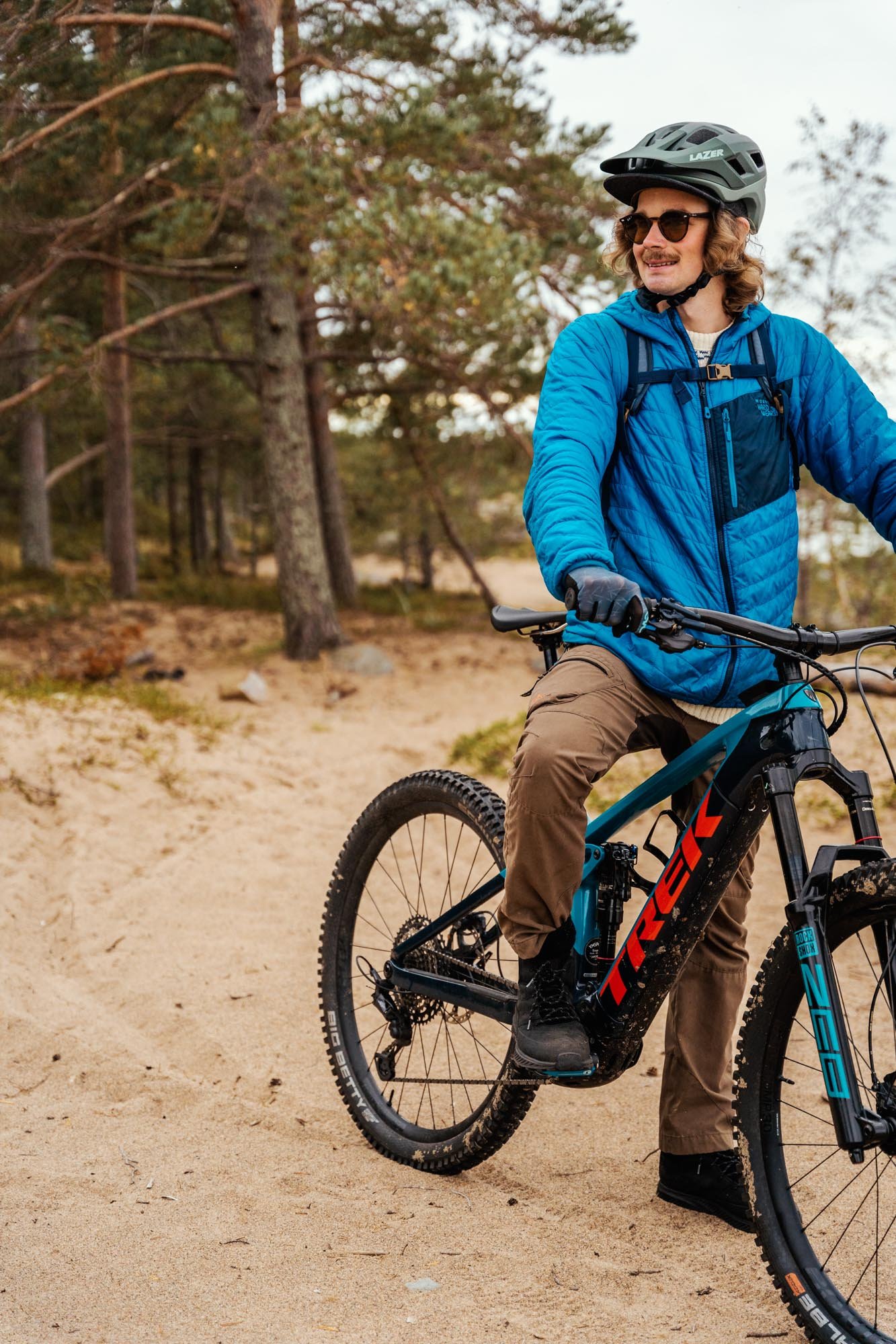 Visit Pietarsaari_Jakobstad_Pietarsaari_Pyöräily_Biking_Mountainbiking_Ebike_Forest_Metsä_Sähköpyörä_Hyppy_Mies_Meri_Merenranta_Hiekkaranta_Ocean_Beach@Sami Laitinen-2.jpg