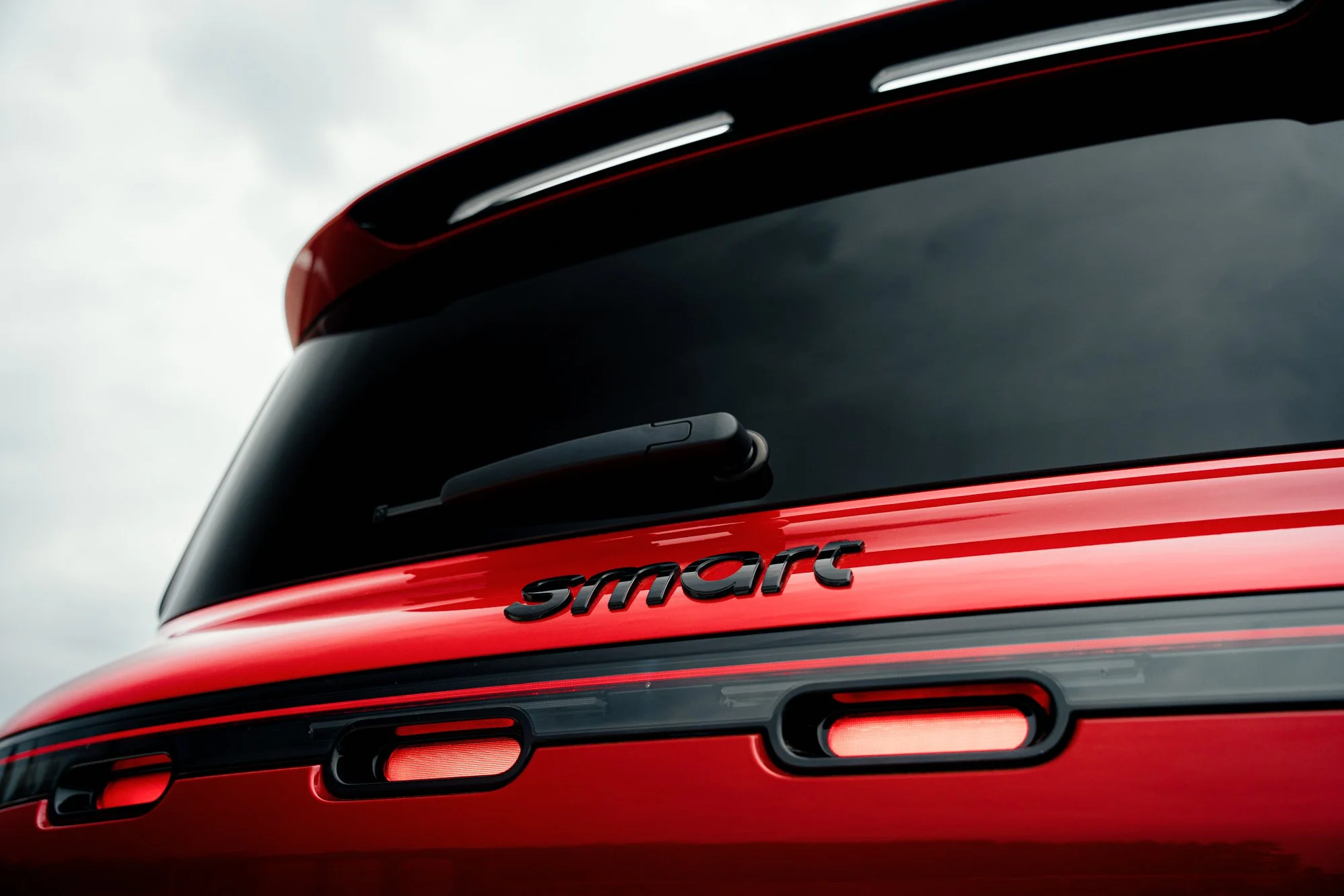 smart-5-sahkoauto-electric-car-punainen-red-rear-autokuvaus-car-photography-©Sami-Laitinen.jpg