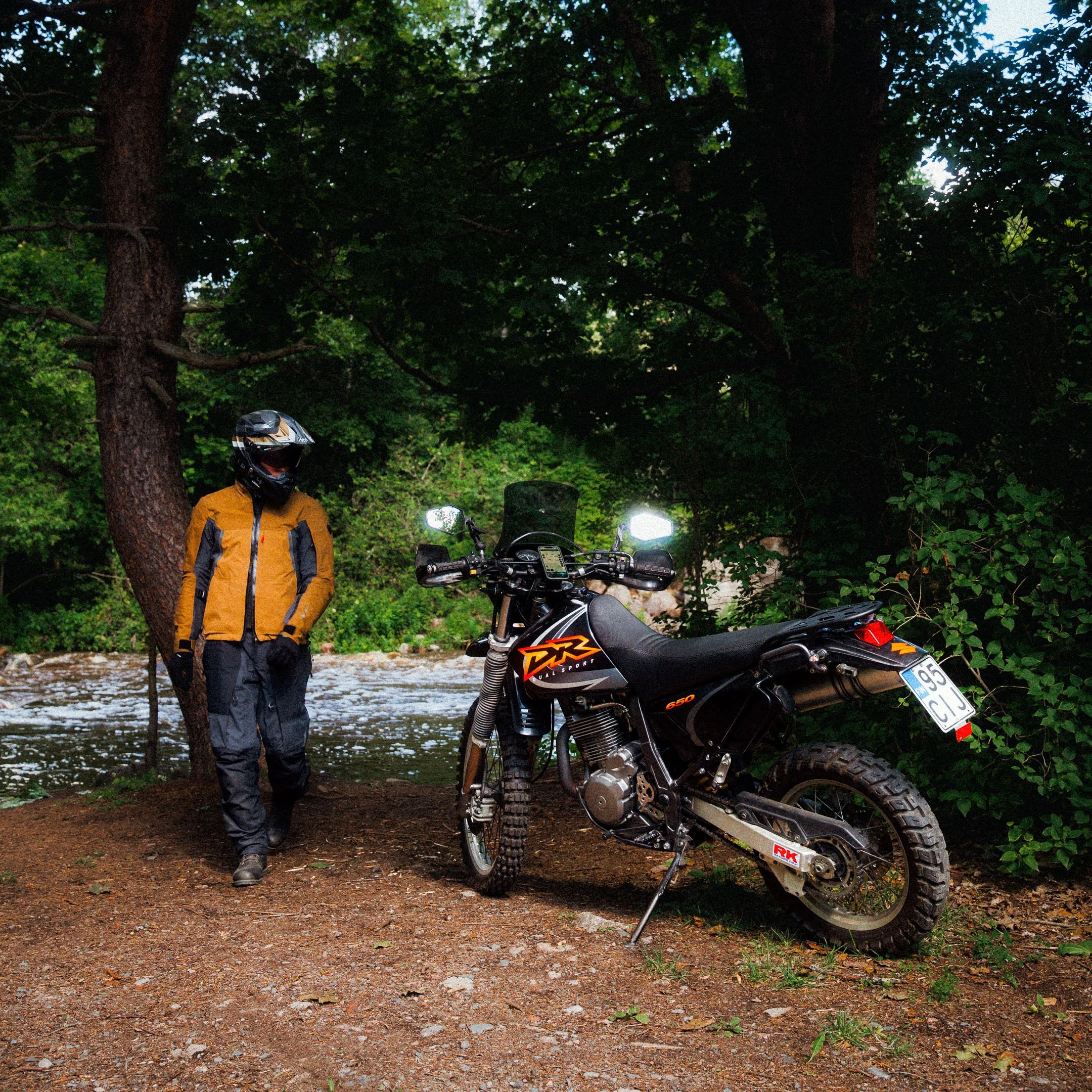 suzuki-dr650-enduro-moottoripyora-motorcycle-metsa-forest-biker-motoristi-©Sami-Laitinen.jpg