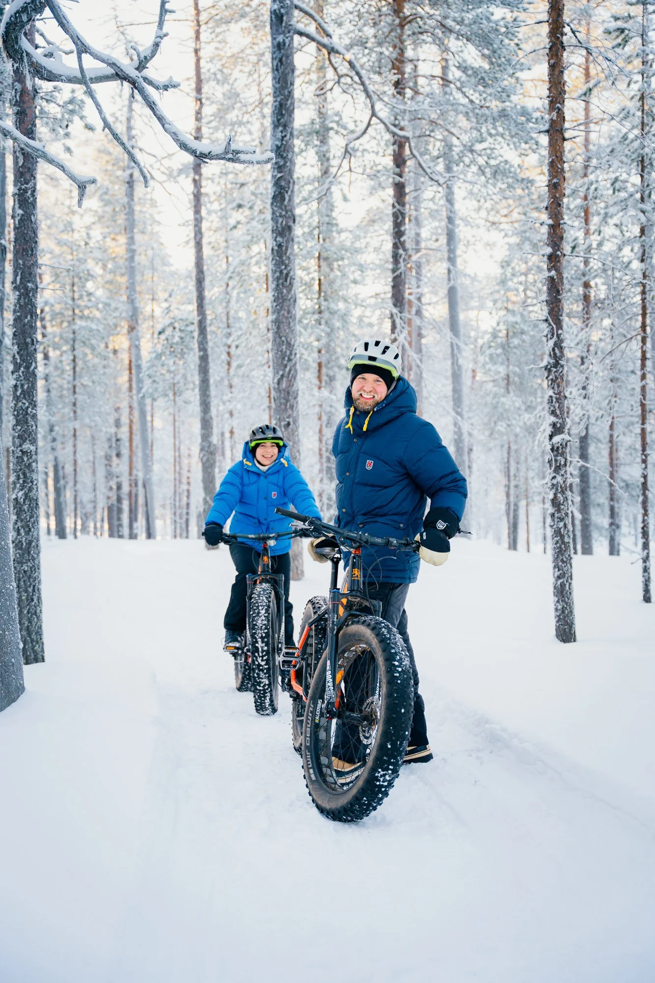 Suomussalmi-talvi-winter-finland-kainuu-arctic-snow-bicycle-happy moment-finnish nature-pure nature-cold day-winter scenery-european people smiling-biking adventure©Filved Agency.jpg