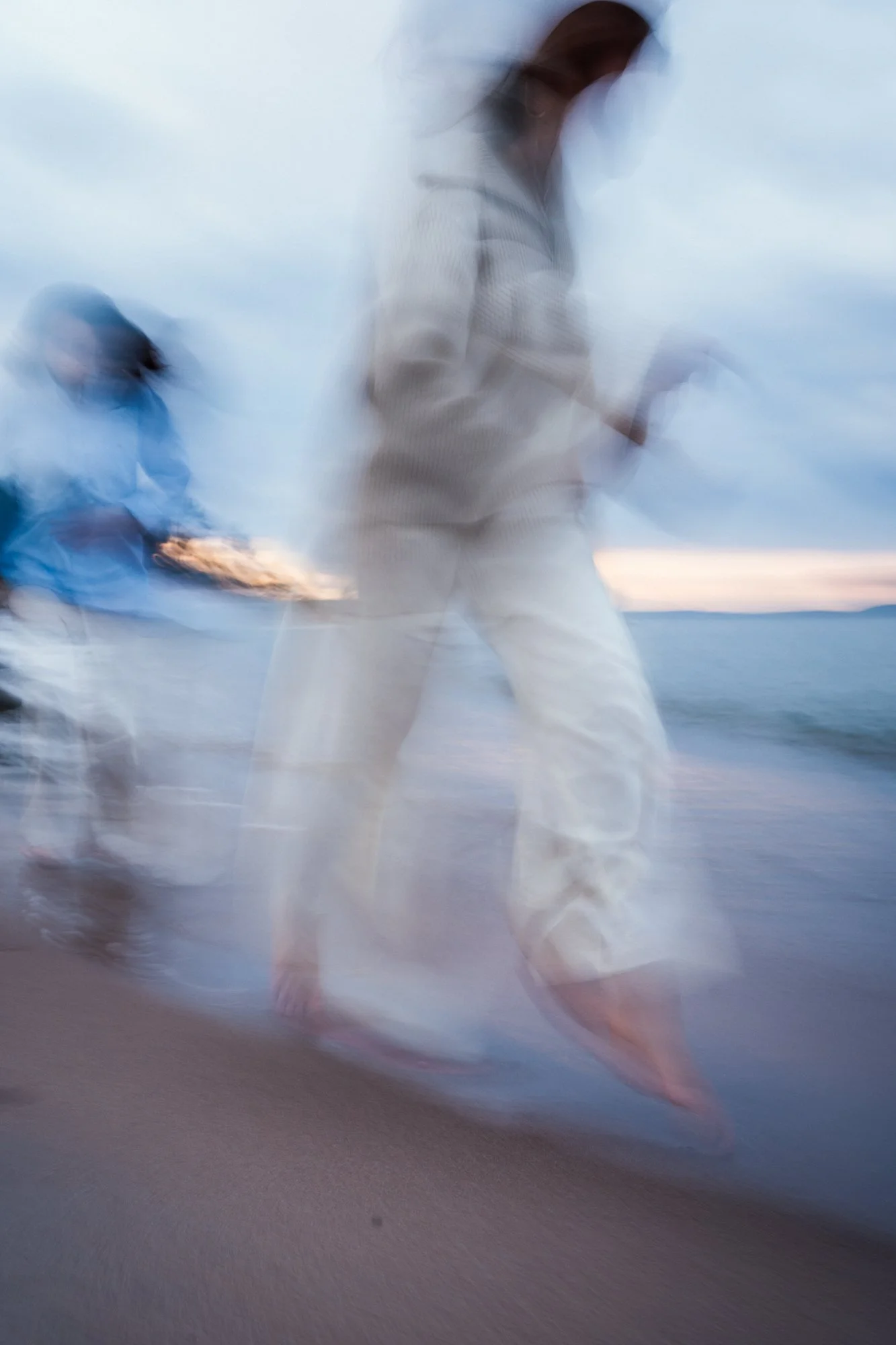 hoga-kusten-beach-sunset-motion--walking-lifestyle-sea-evening-©Filved Agency Sami Laitinen.jpg