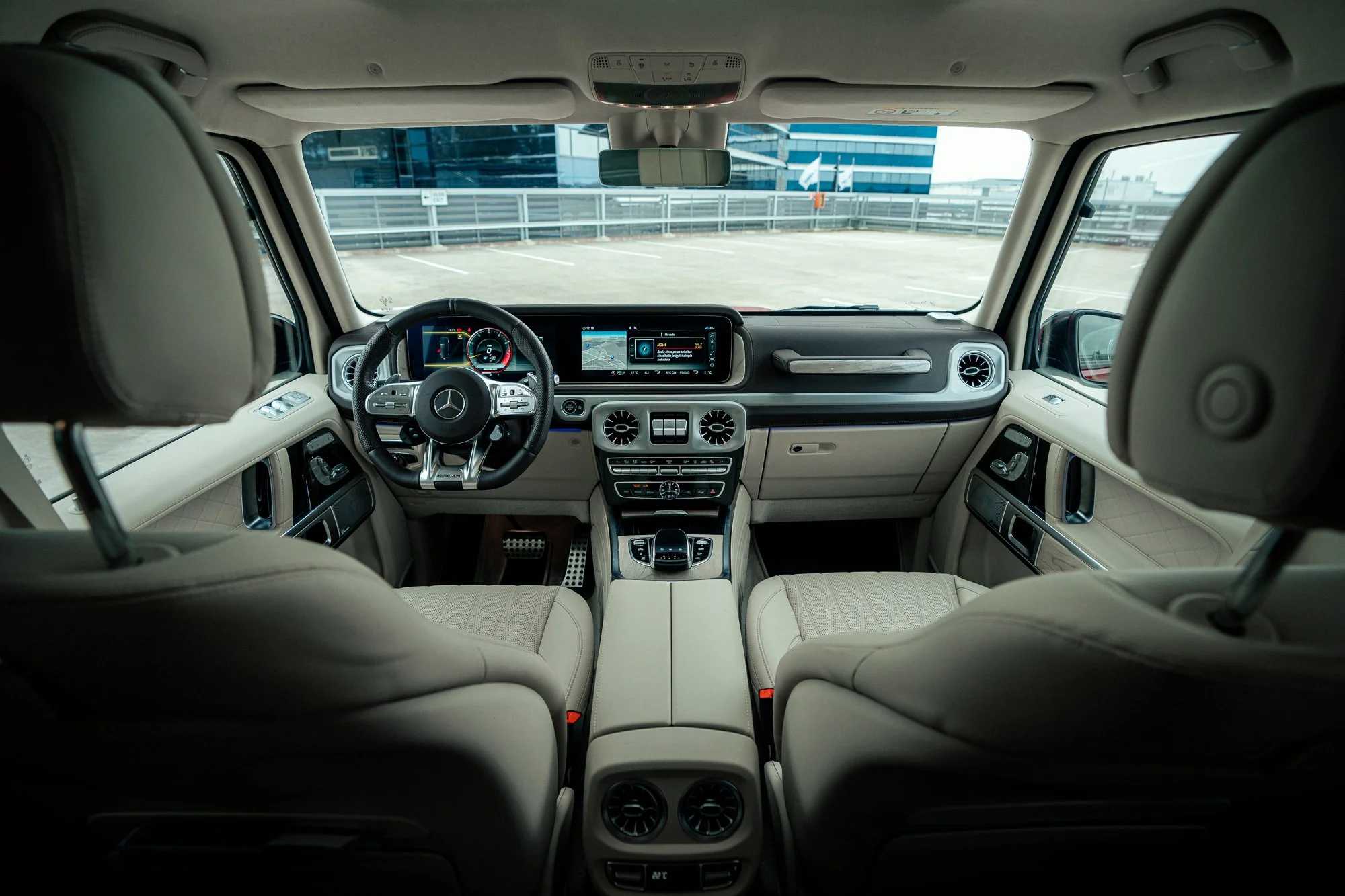 mercedes-amg-g63-sisatila-interior-nahka-g wagon-leather-kojelauta-dashboard-luxury-car-©Sami-Laitinen.jpg