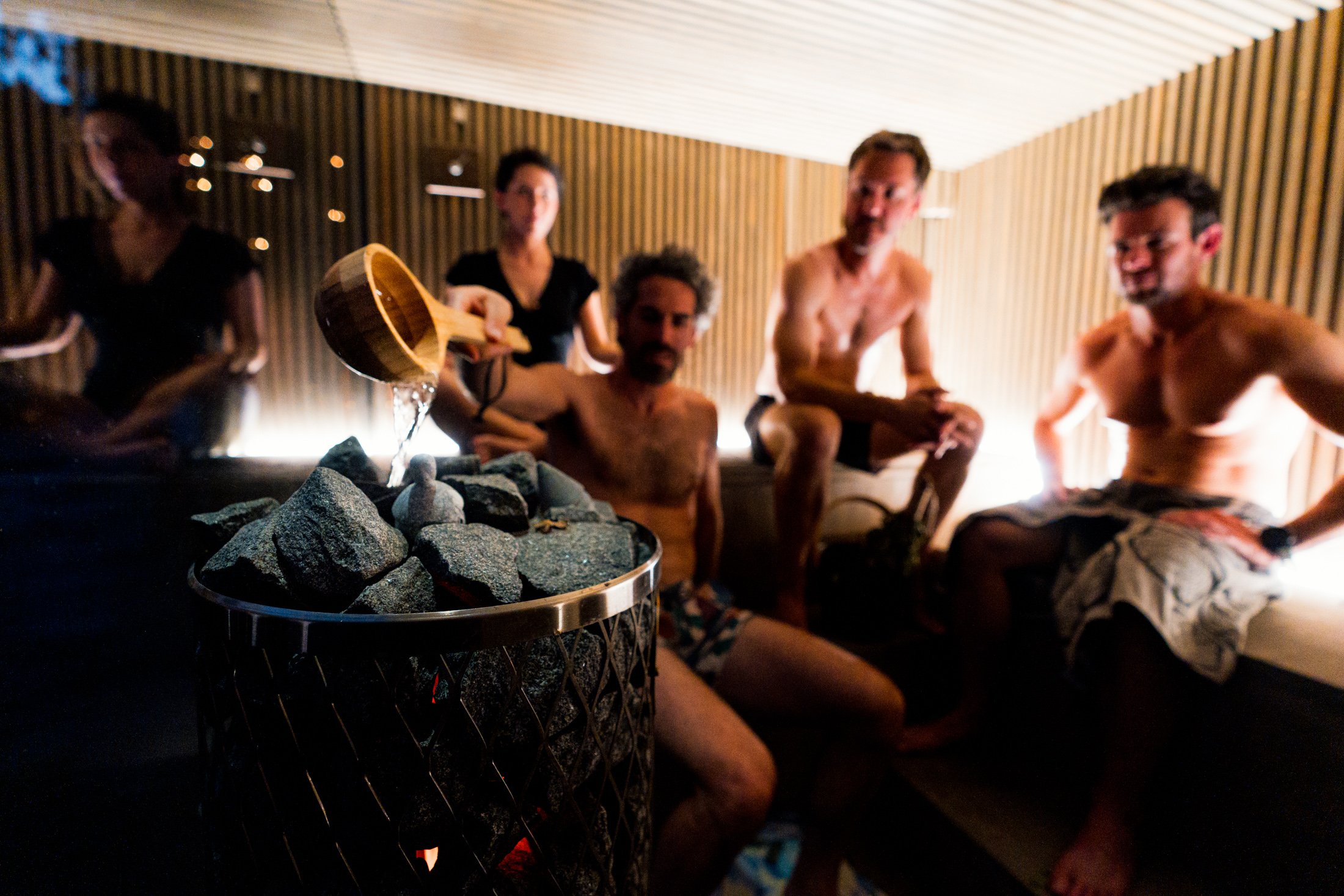 Iki Kiuas and Finnish aitosauna_People in sauna_Pouring water on the stoves©Sami Laitinen.jpg