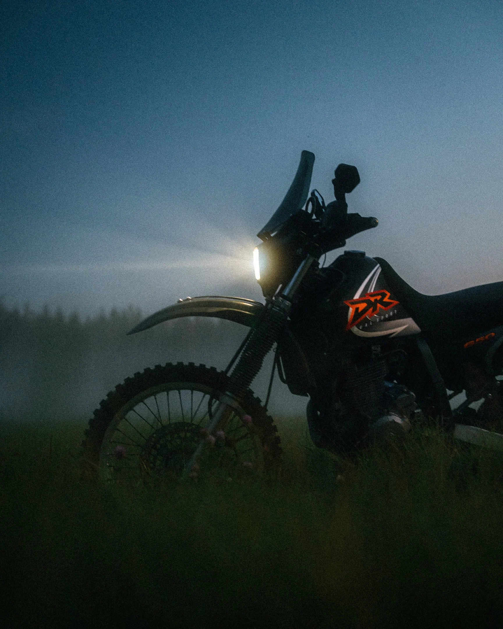 Suzuki DR650-Motorcycle-Moottoripyörä-Adventure-Fog-Sumu-Suomi-Adventure Motorcycle©Sami Laitinen.jpg