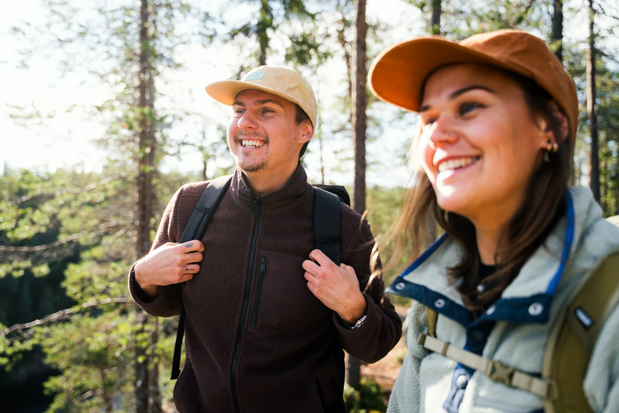 Suomussalmi-finland-kainuu-summer-kesä-man and woman smiling-european man-hikign adventurei-julma ölkky-hossan kansallispuisto-national park-happy moment©Filved Agency.jpg