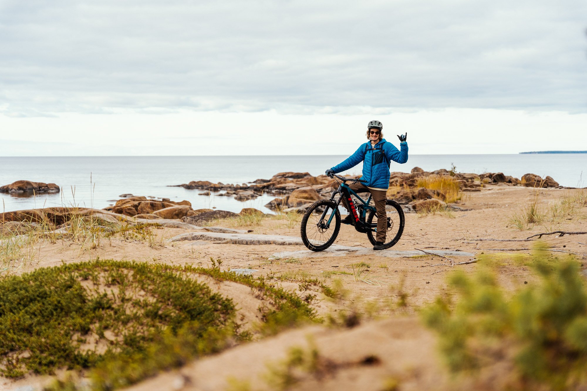 Visit Pietarsaari_Jakobstad_Pietarsaari_Pyöräily_Biking_Mountainbiking_Ebike_Forest_Metsä_Sähköpyörä_Hyppy_Mies_Meri_Merenranta_Hiekkaranta_Ocean_Beach@Sami Laitinen.jpg