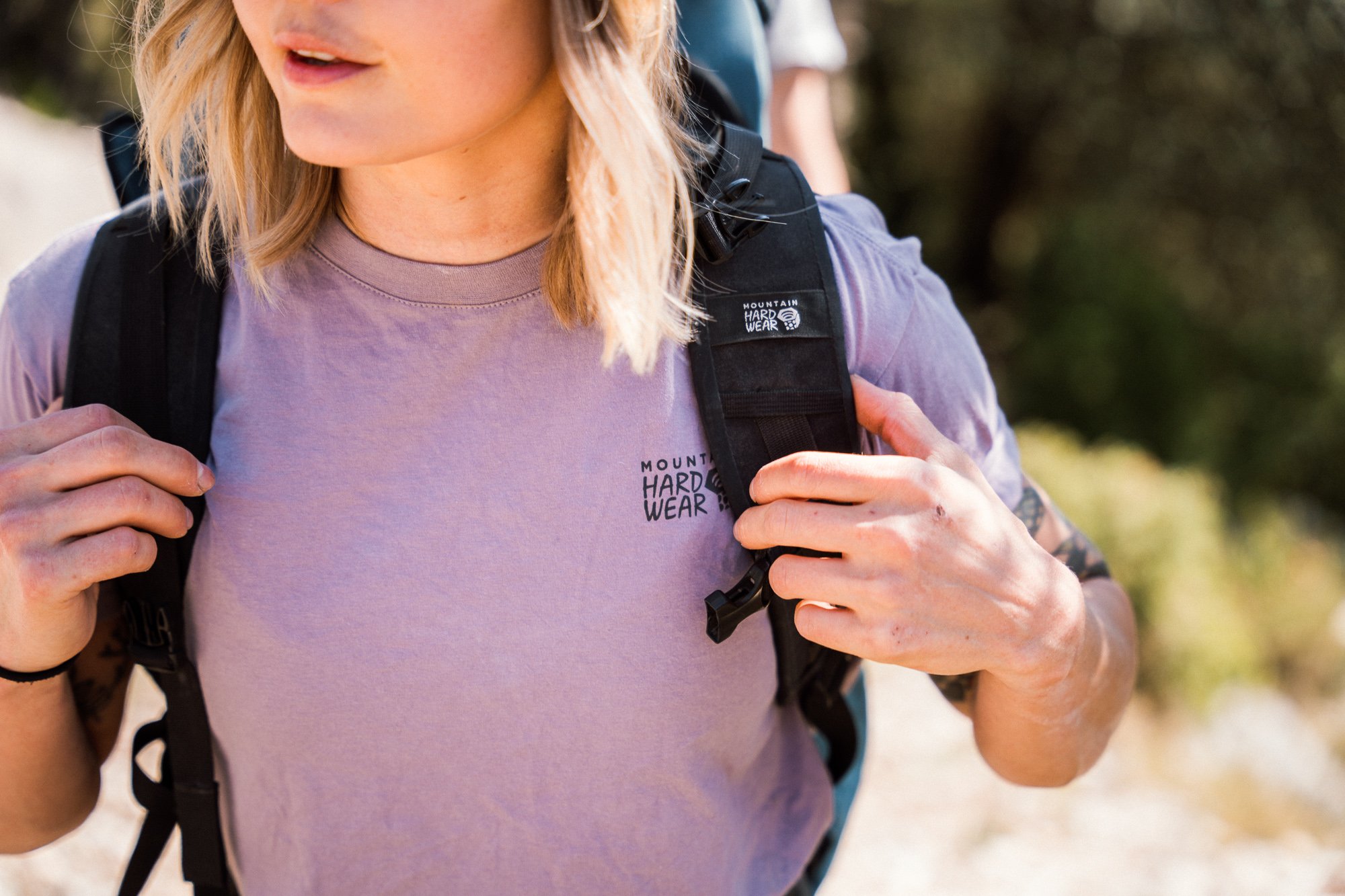 Mountain Hardwear_Product photography_Close up of a t-shirt_Pink_Hangboard©Sami Laitinen.jpg