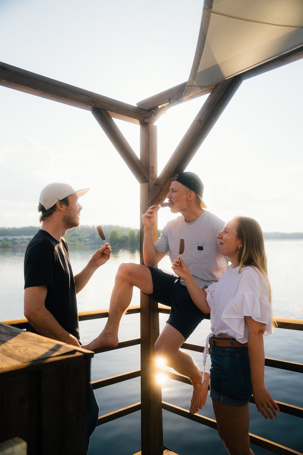 Three people eating ice cream_Happy_Similing_Jäätelö_Kesä_Classic_Saimaa_Lappeenranta©Sami Laitinen.jpg