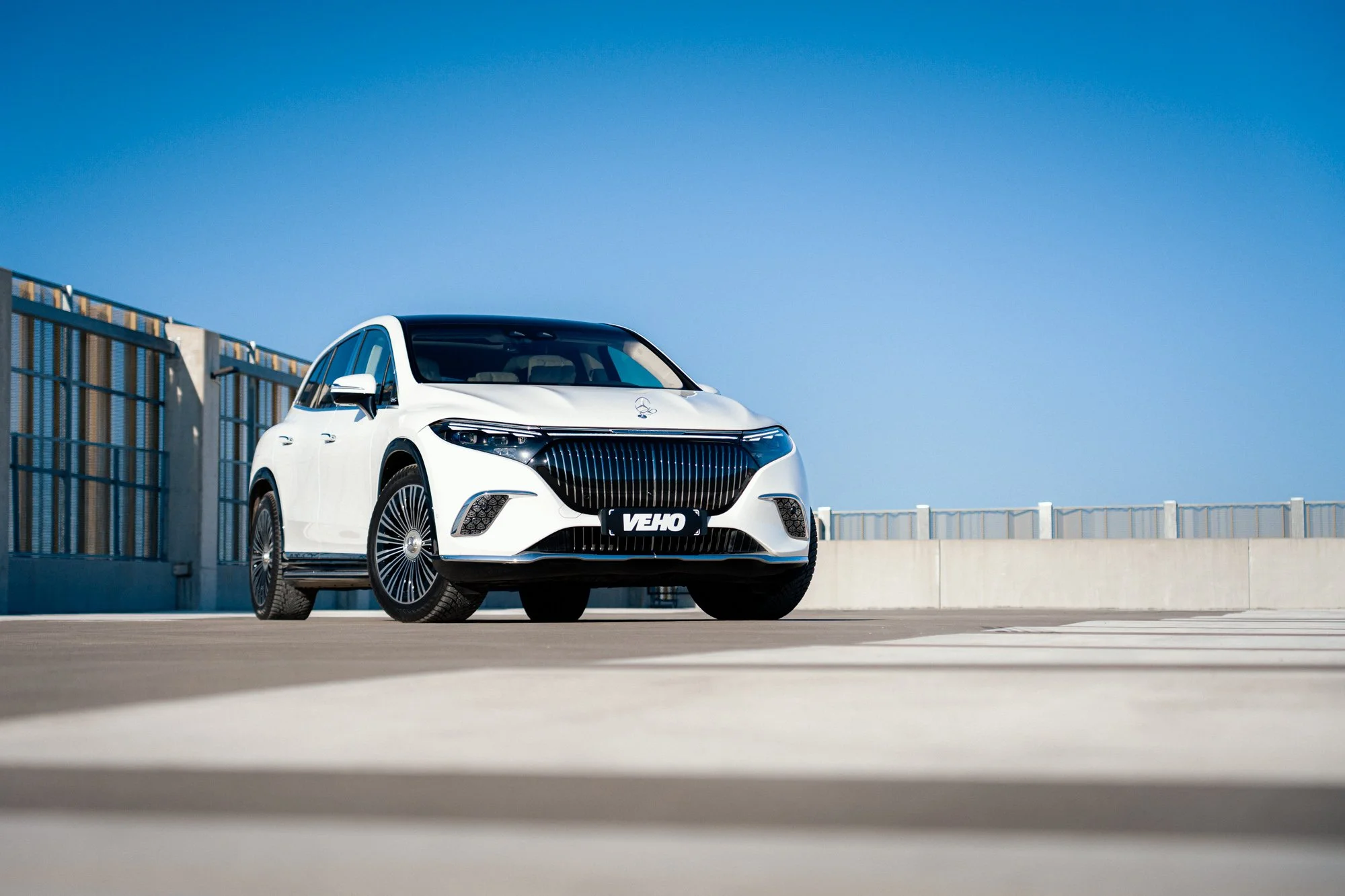 mercedes-maybach-eqs-680-sahkoauto-electric-car-maasturi-suv-valkoinen-white-veho-©Sami-Laitinen.jpg
