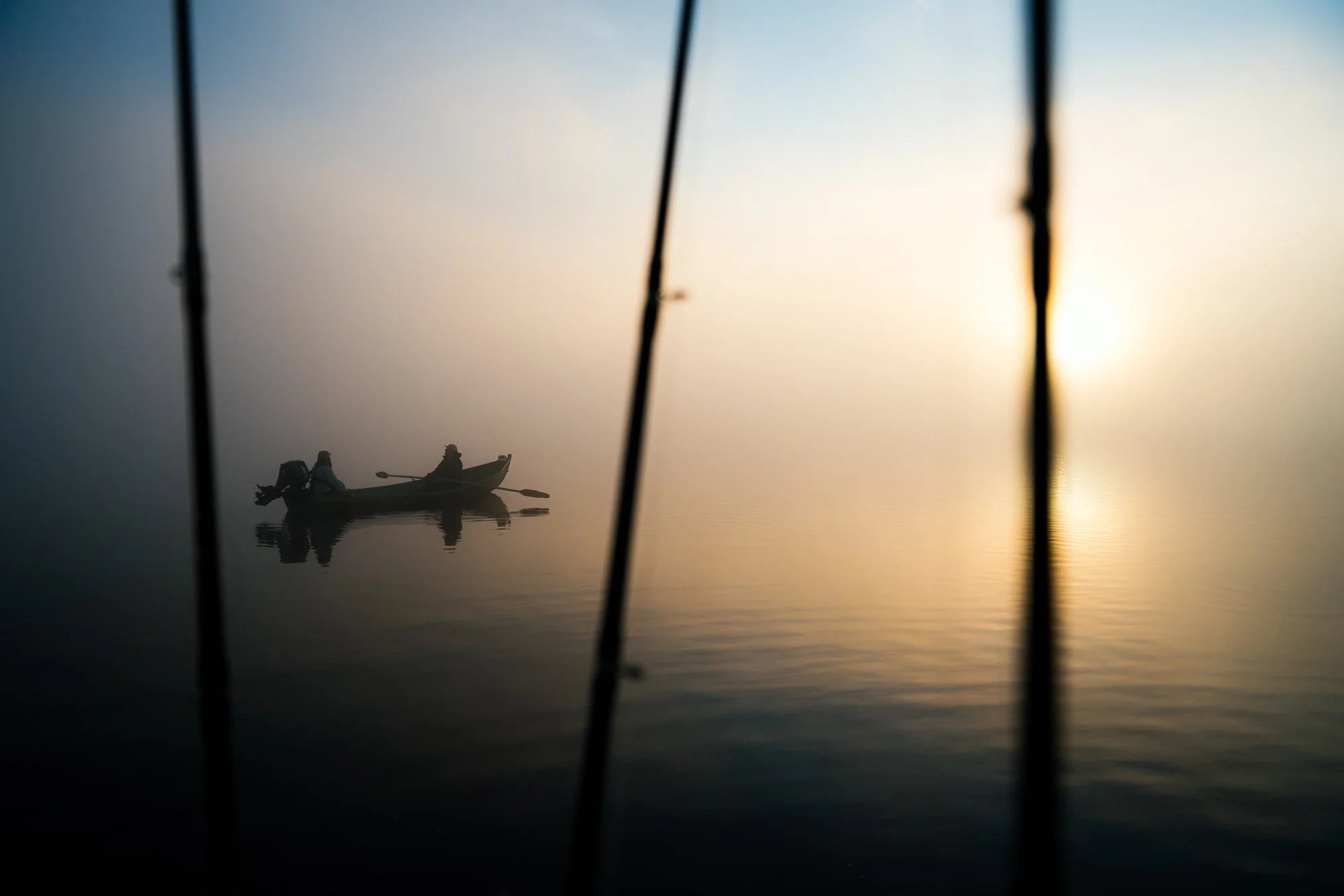 Suomussalmi-finland-kainuu-summer-kesä--foggy morning-sumuinen aamu-fishing rods-kalastusvene-soutiuvene-kalastus-fishing-fishing on a lake-hossan kansallispuisto-national park©Filved Agency.jpg