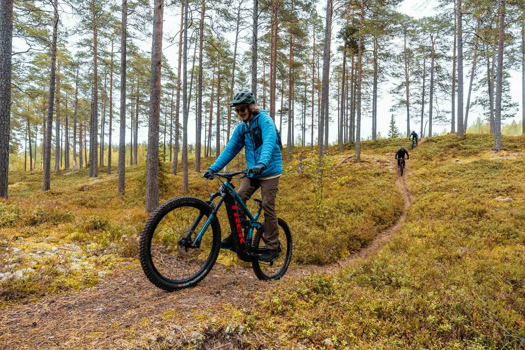 Visit Pietarsaari_Jakobstad_Pietarsaari_Pyöräily_Biking_Mountainbiking_Ebike_Forest_Metsä_Sähköpyörä_Hyppy_Mies@Sami Laitinen-2.jpg