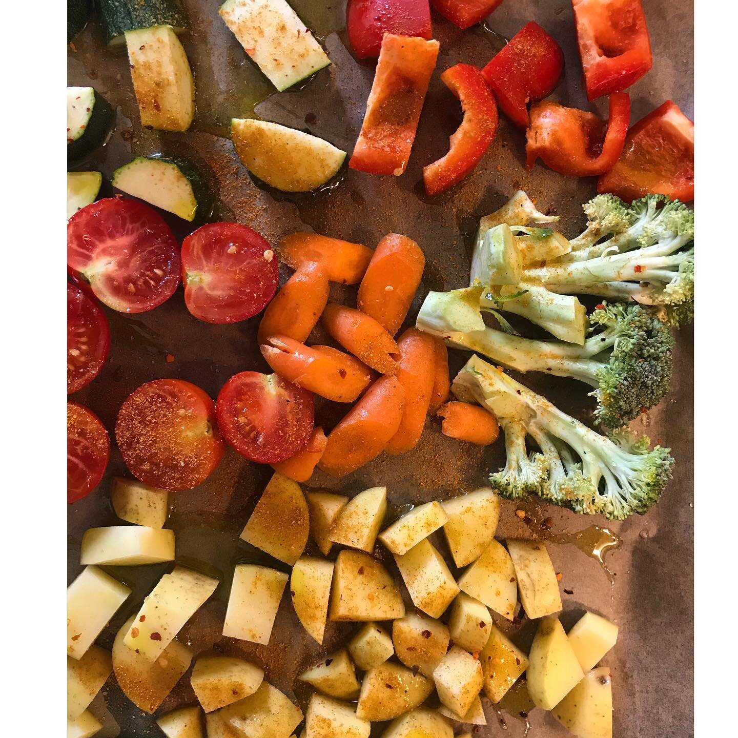 Can&rsquo;t be bothered with dinner? 
Oven roasted veg is never a bad choice. Quick, easy and more nutrient dense than a greasy take away.
Simply chop whatever veg you have available into chunks. Can&rsquo;t think of any vegetable that doesn&rsquo;t 