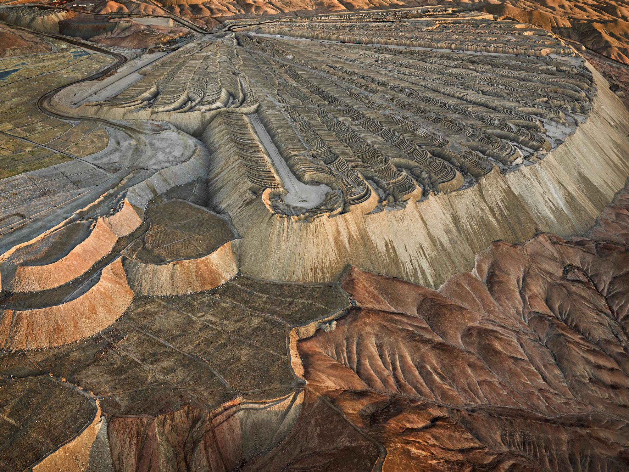 Christophe Guye Galerie Edward Burtynsky Chuquicamata Copper Mine Overburden #2, Calama, Chile, 2017.jpg