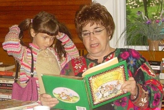 Rhoda reading to Talia