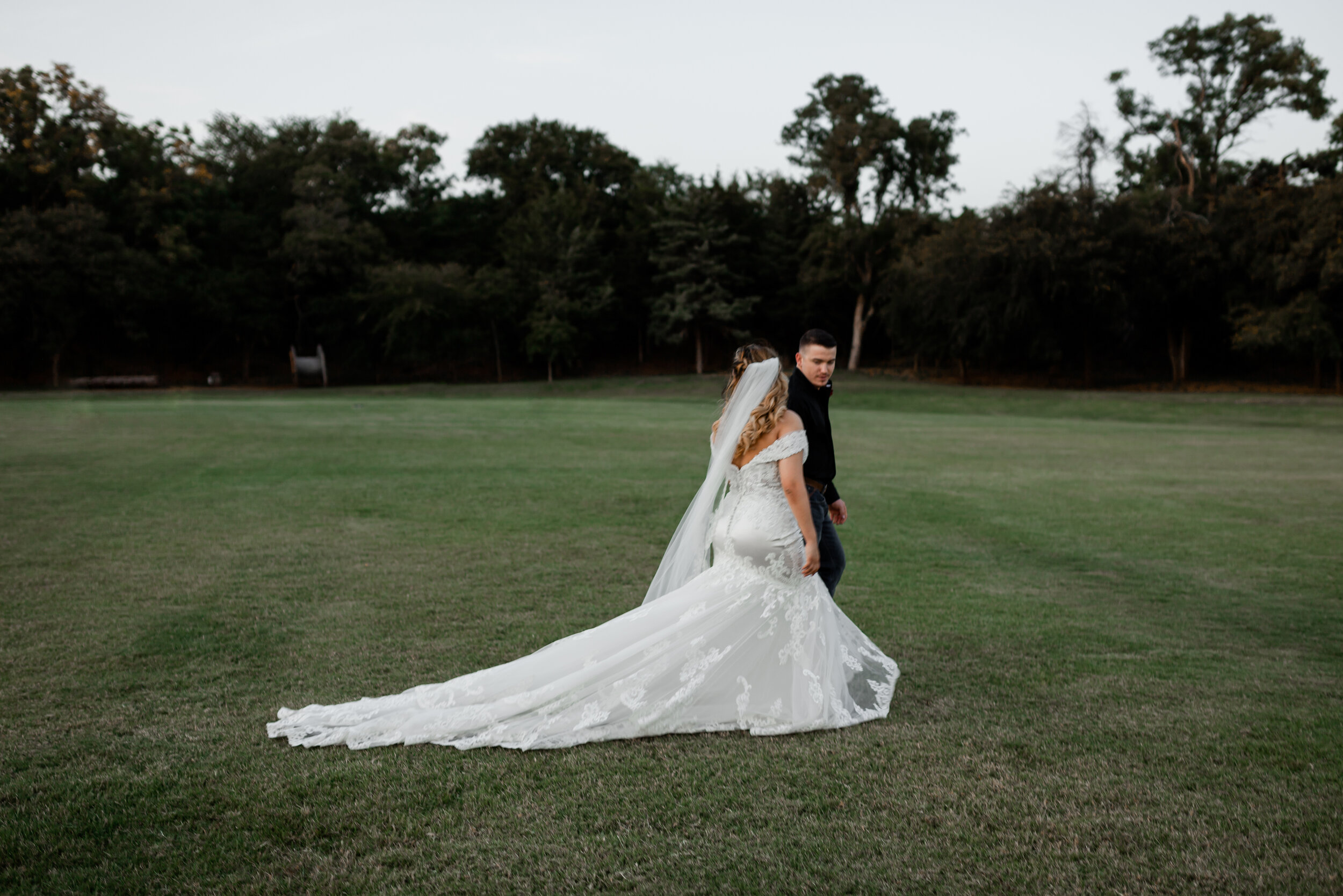 Hurt-Wedding-Near-Thomas-Oklahoma-at-Sorelle-Event-Venue-Wed-by-the-100-Year-Old-Oak-Tree-Down-in-the-Meadow-Second-Shot-by-Well-of-Joy-Photo-for-Caitlin-Elizabeth-Photography-94.jpg