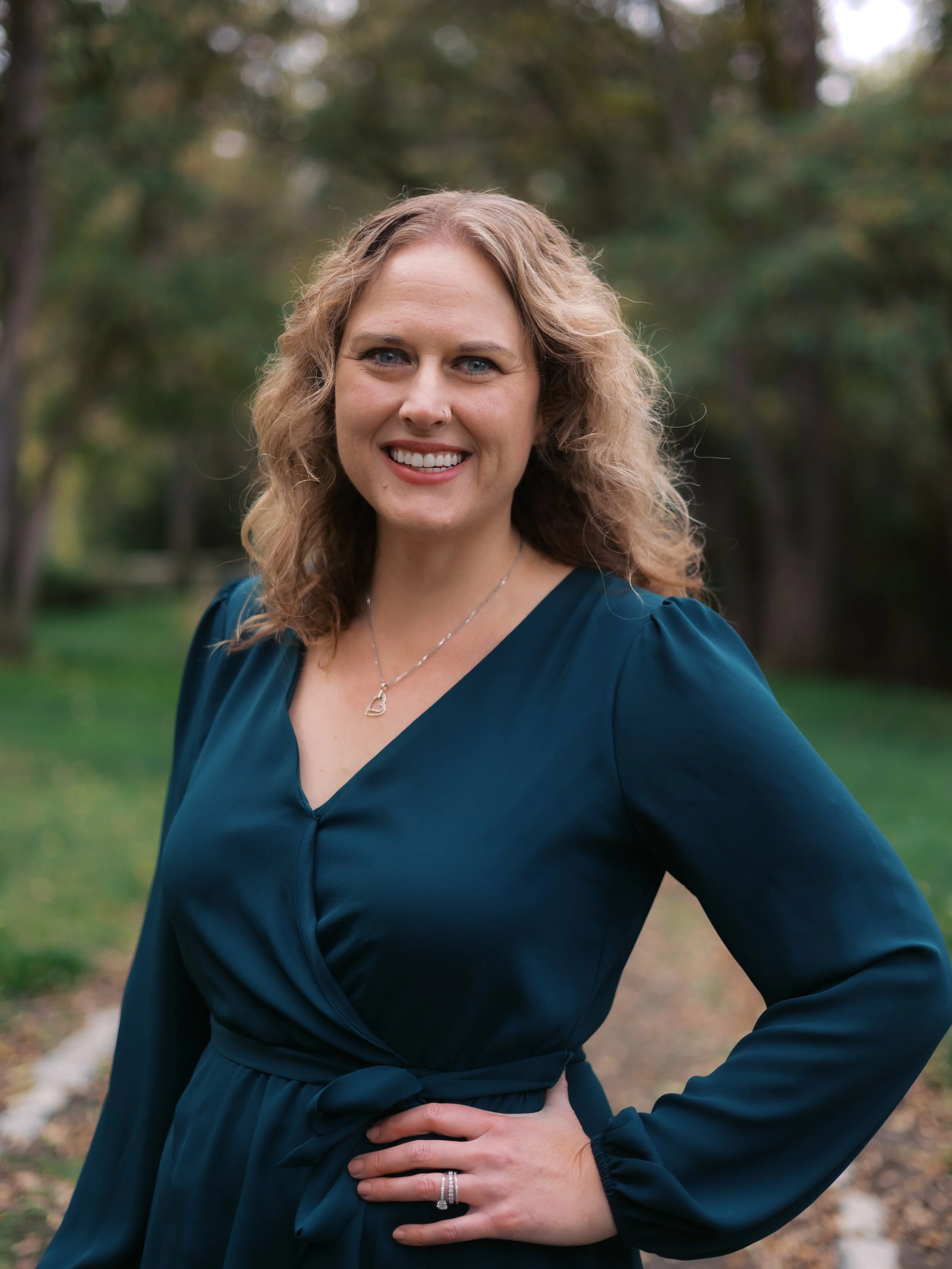 Licensed therapist in California and Idaho, Julie Williams, LMFT, who provides a supportive and compassionate environment for mental health healing.