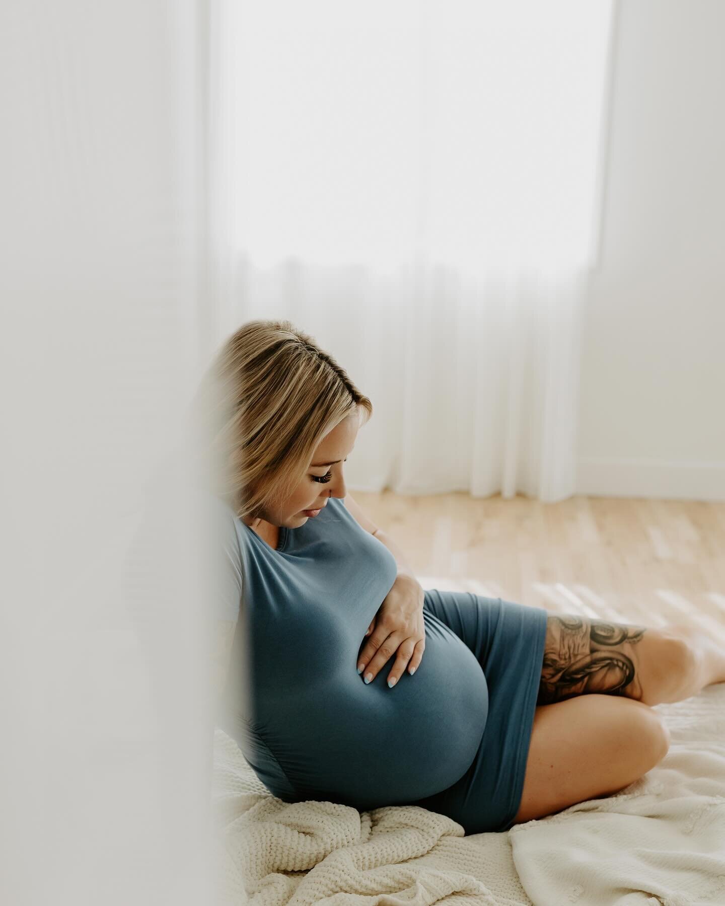 Dreamy maternity session 🖤